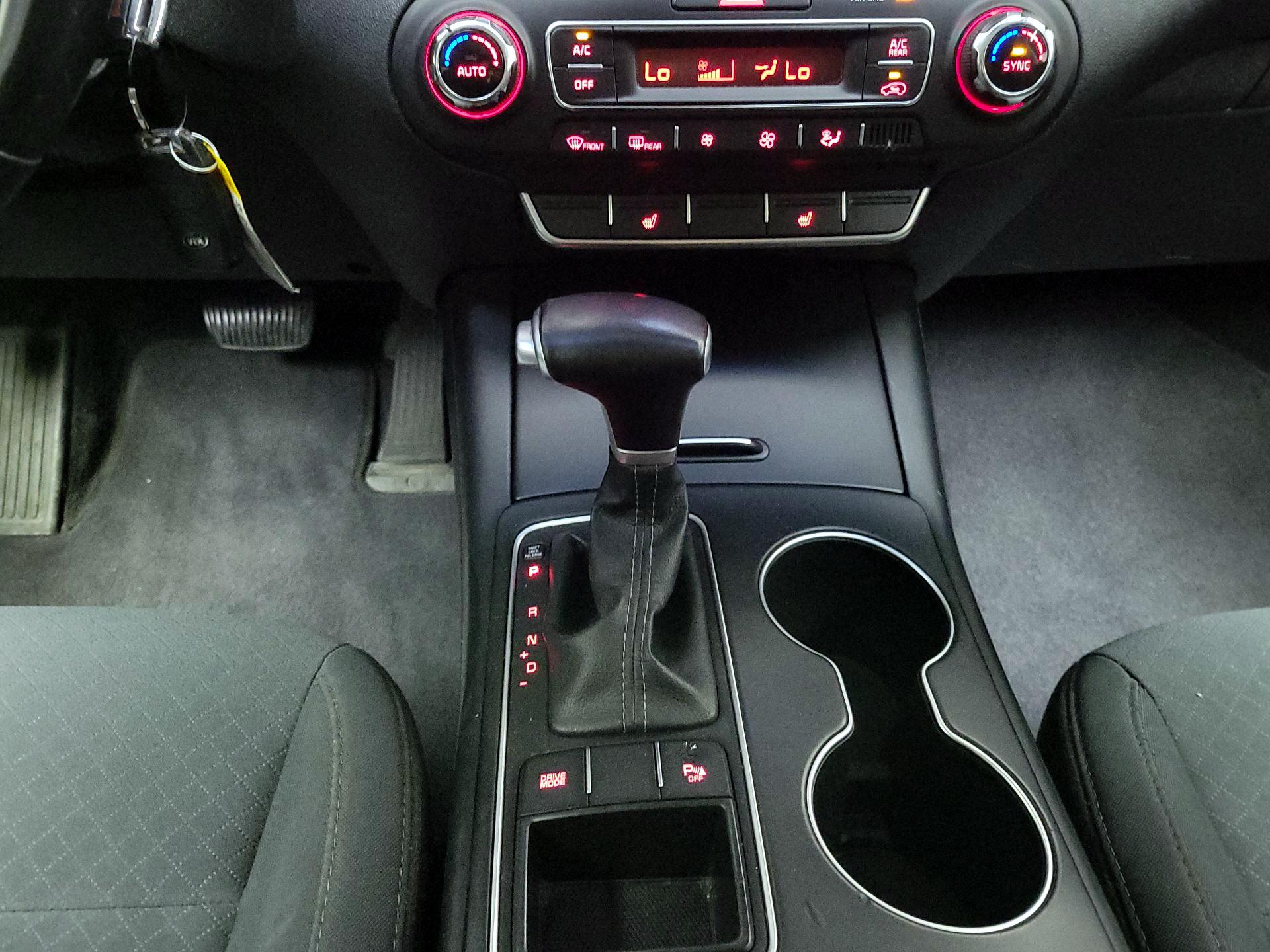 Thumbnail: 2019 Kia Sorento - 17