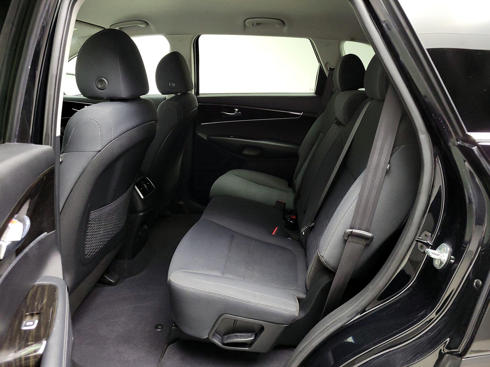 Thumbnail: 2019 Kia Sorento - 19