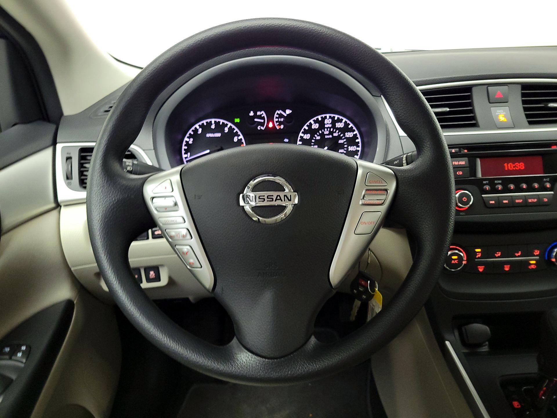 Thumbnail: 2016 Nissan Sentra - 10