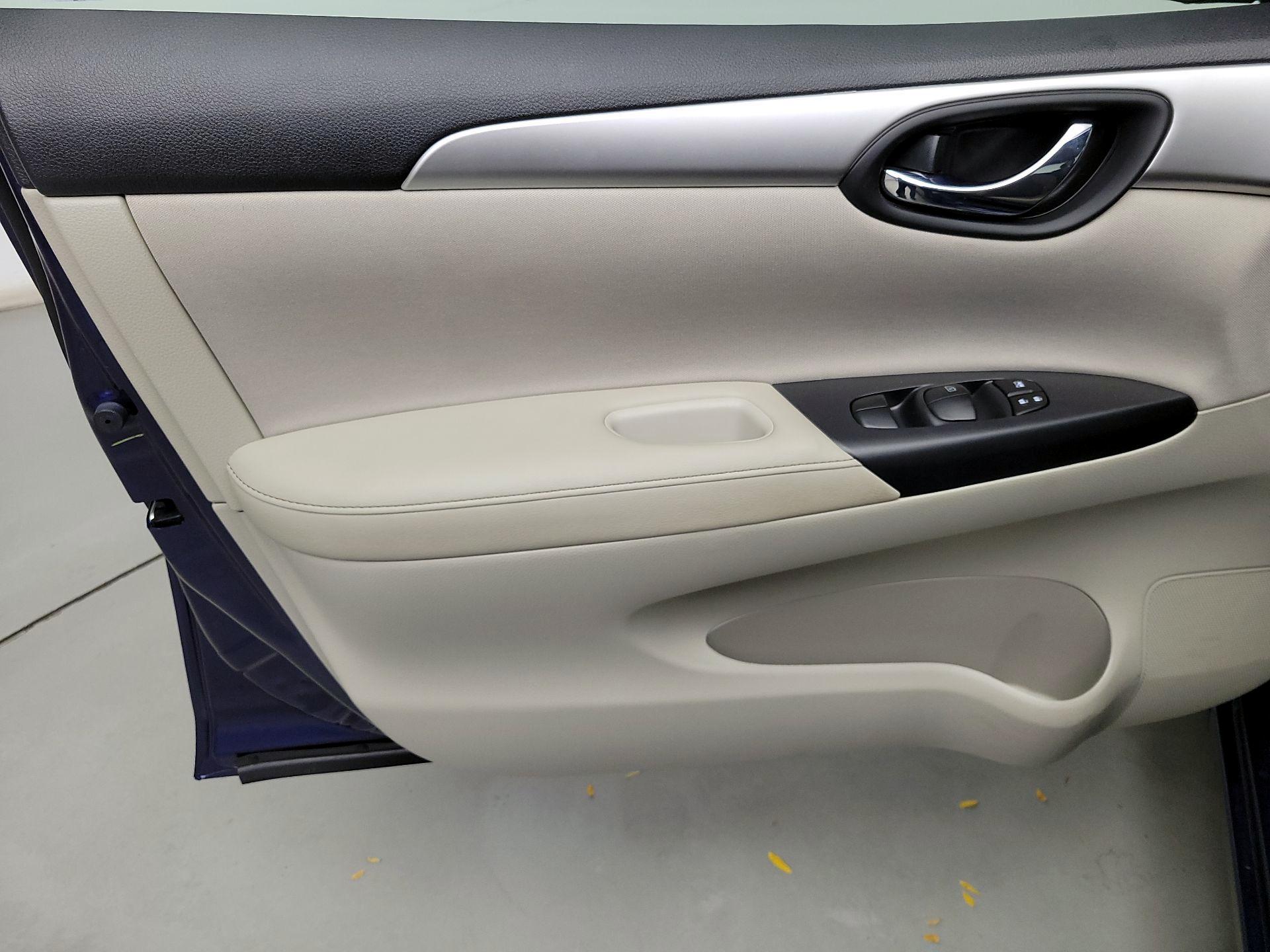 Thumbnail: 2016 Nissan Sentra - 12