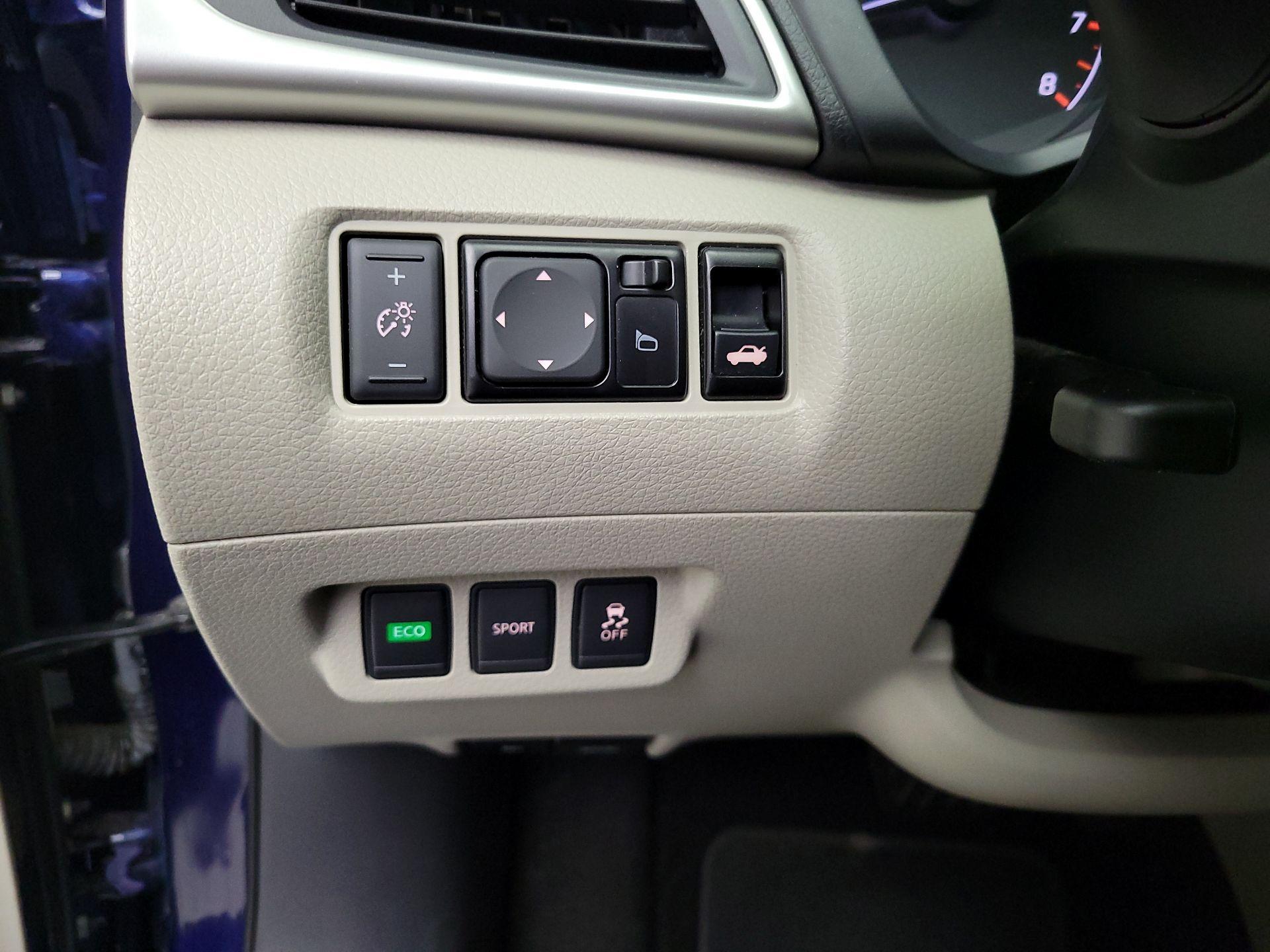 Thumbnail: 2016 Nissan Sentra - 13