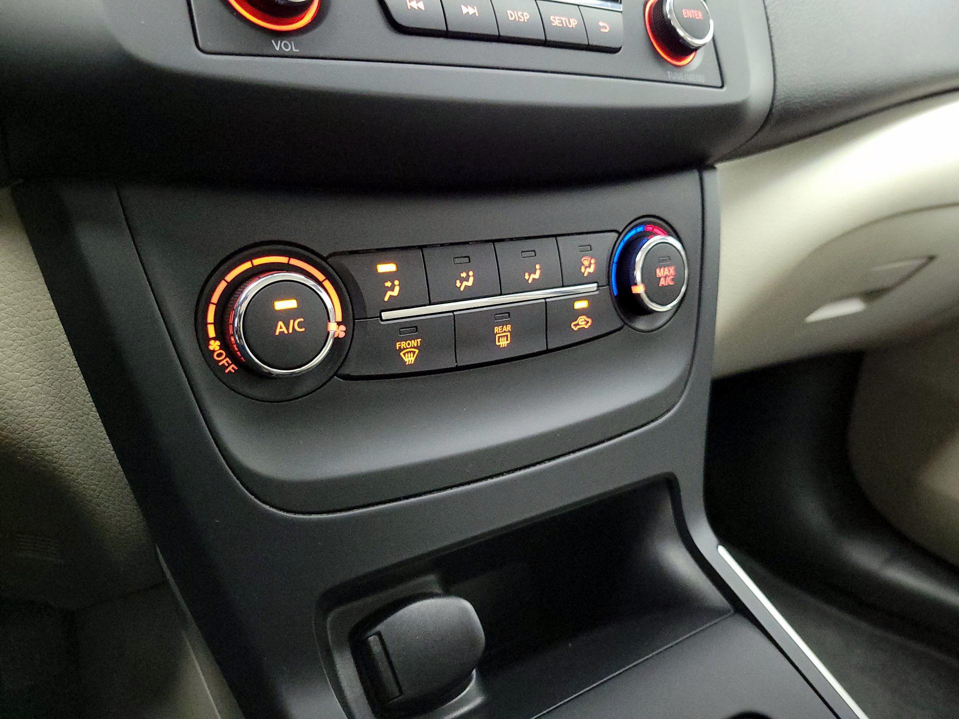 Thumbnail: 2016 Nissan Sentra - 15