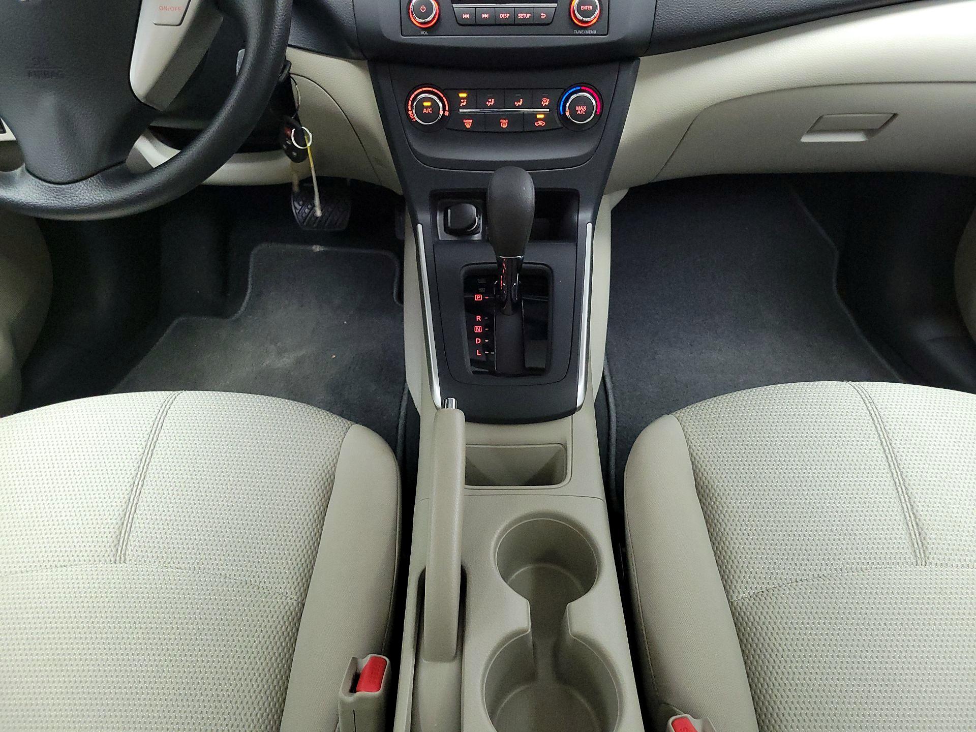 Thumbnail: 2016 Nissan Sentra - 16