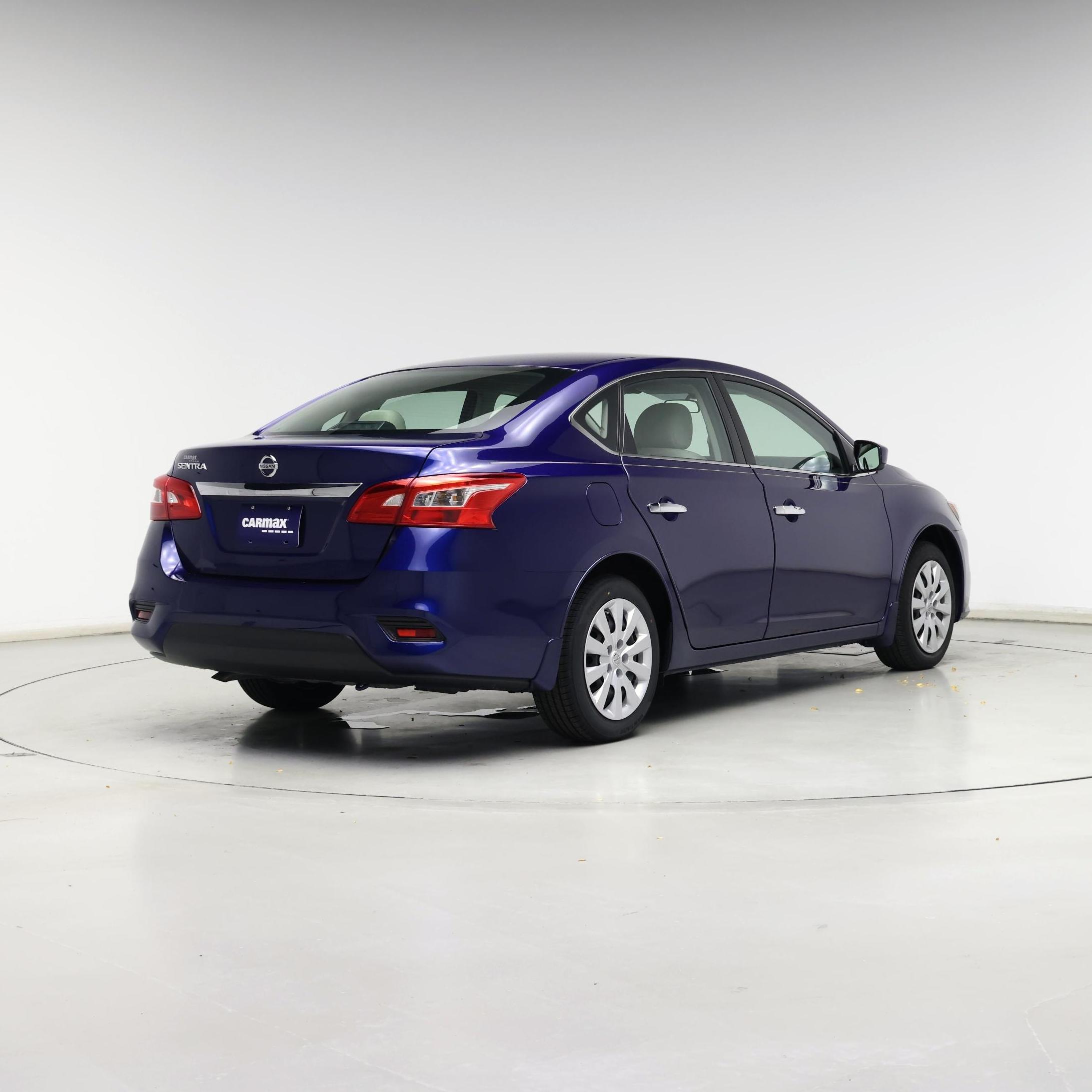 Thumbnail: 2016 Nissan Sentra - 8