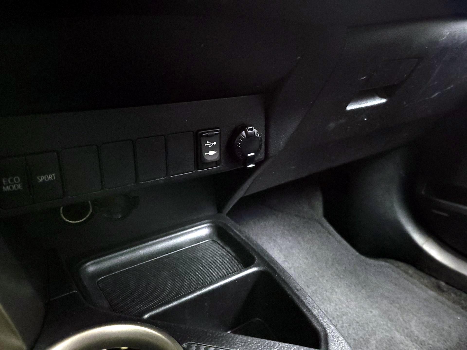 Thumbnail: 2014 Toyota RAV4 - 19