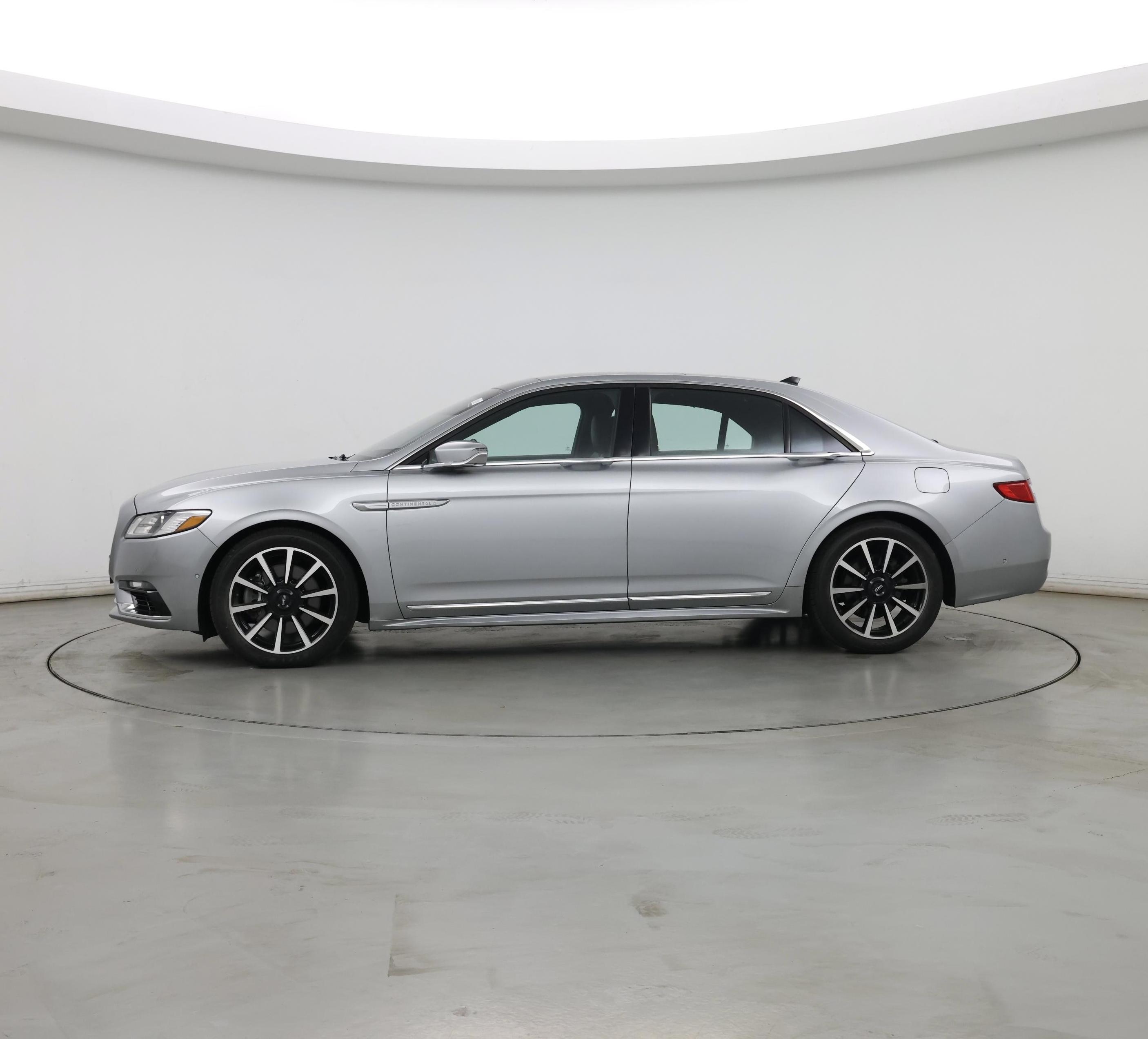 Thumbnail: 2020 Lincoln Continental - 3