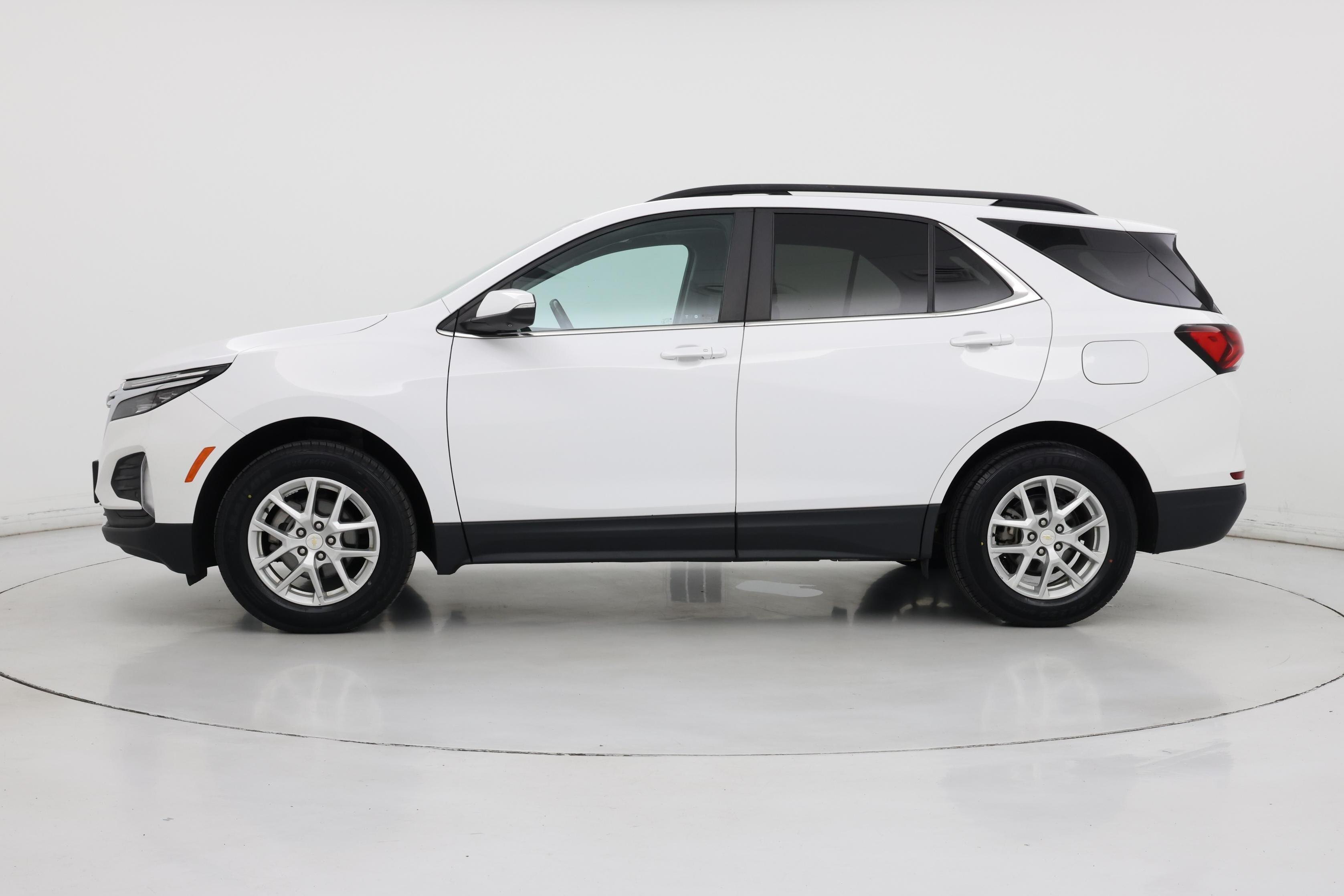 Thumbnail: 2022 Chevrolet Equinox - 3
