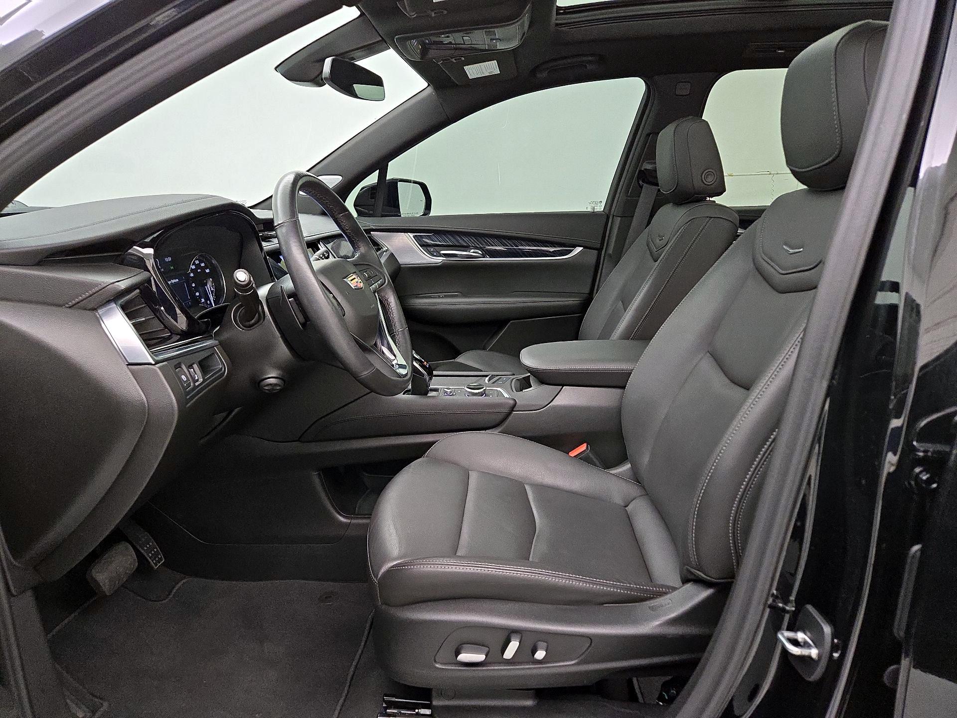 Thumbnail: 2023 Cadillac XT6 - 11