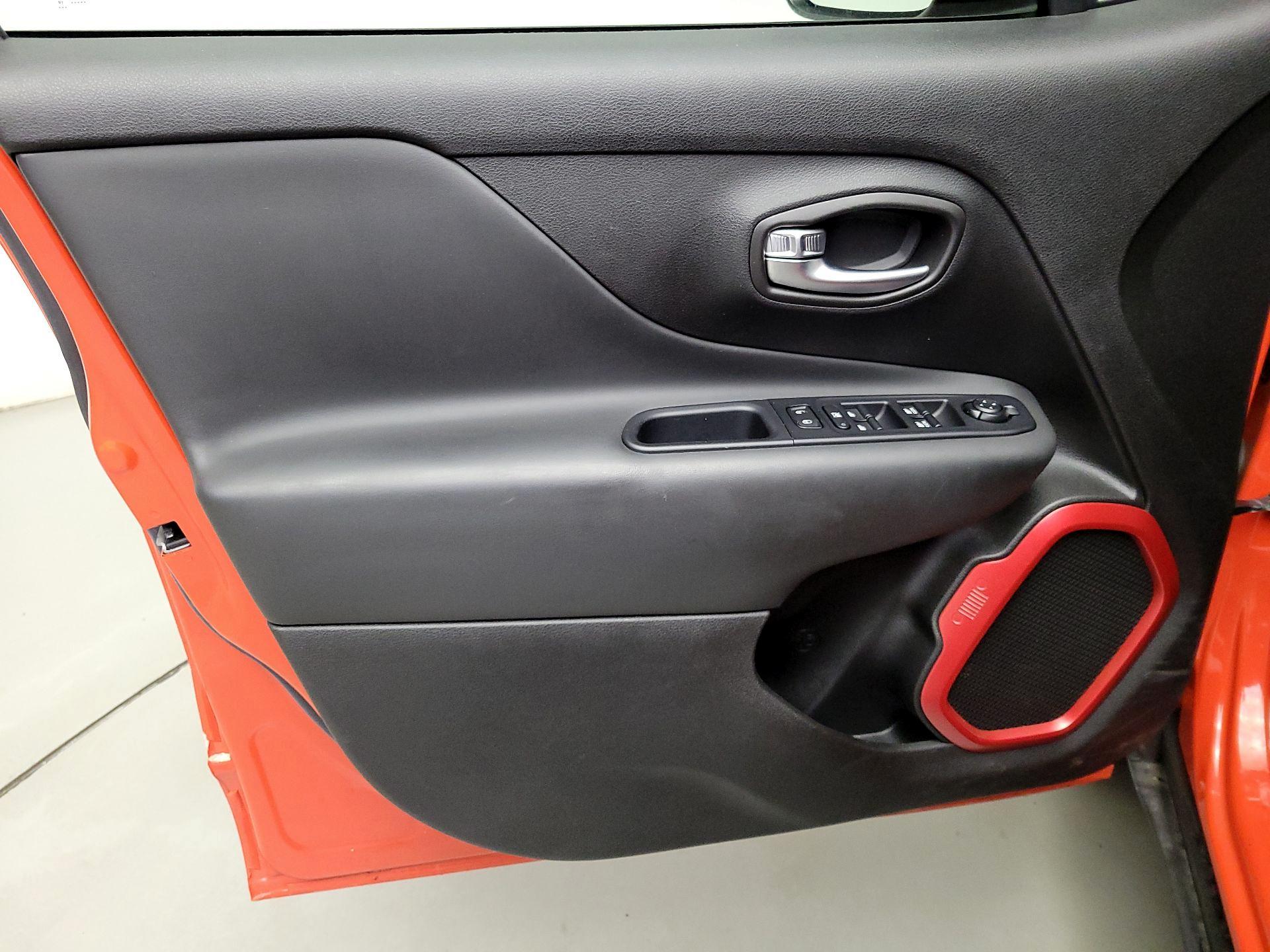 Thumbnail: 2019 Jeep Renegade - 12