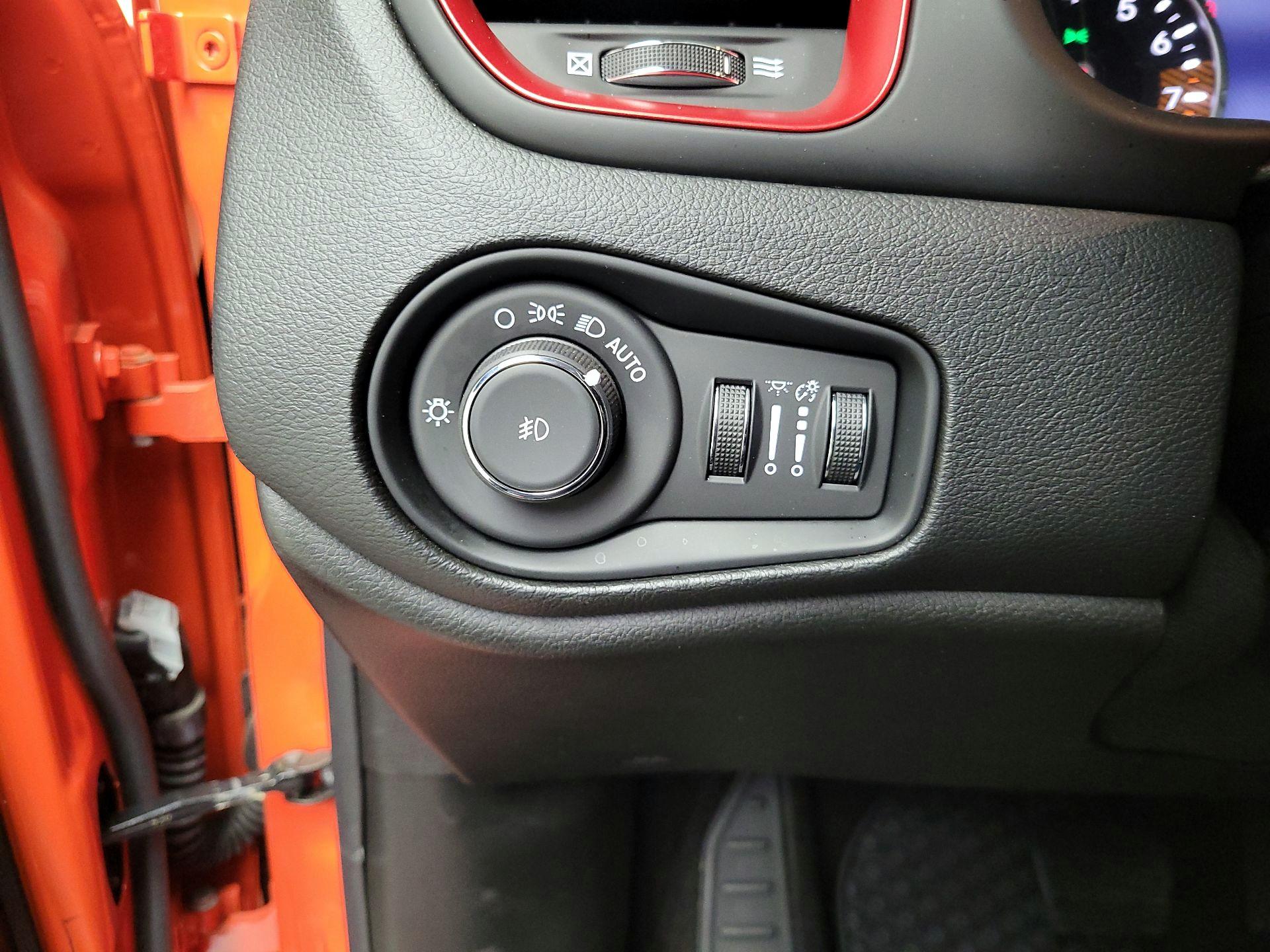 Thumbnail: 2019 Jeep Renegade - 13