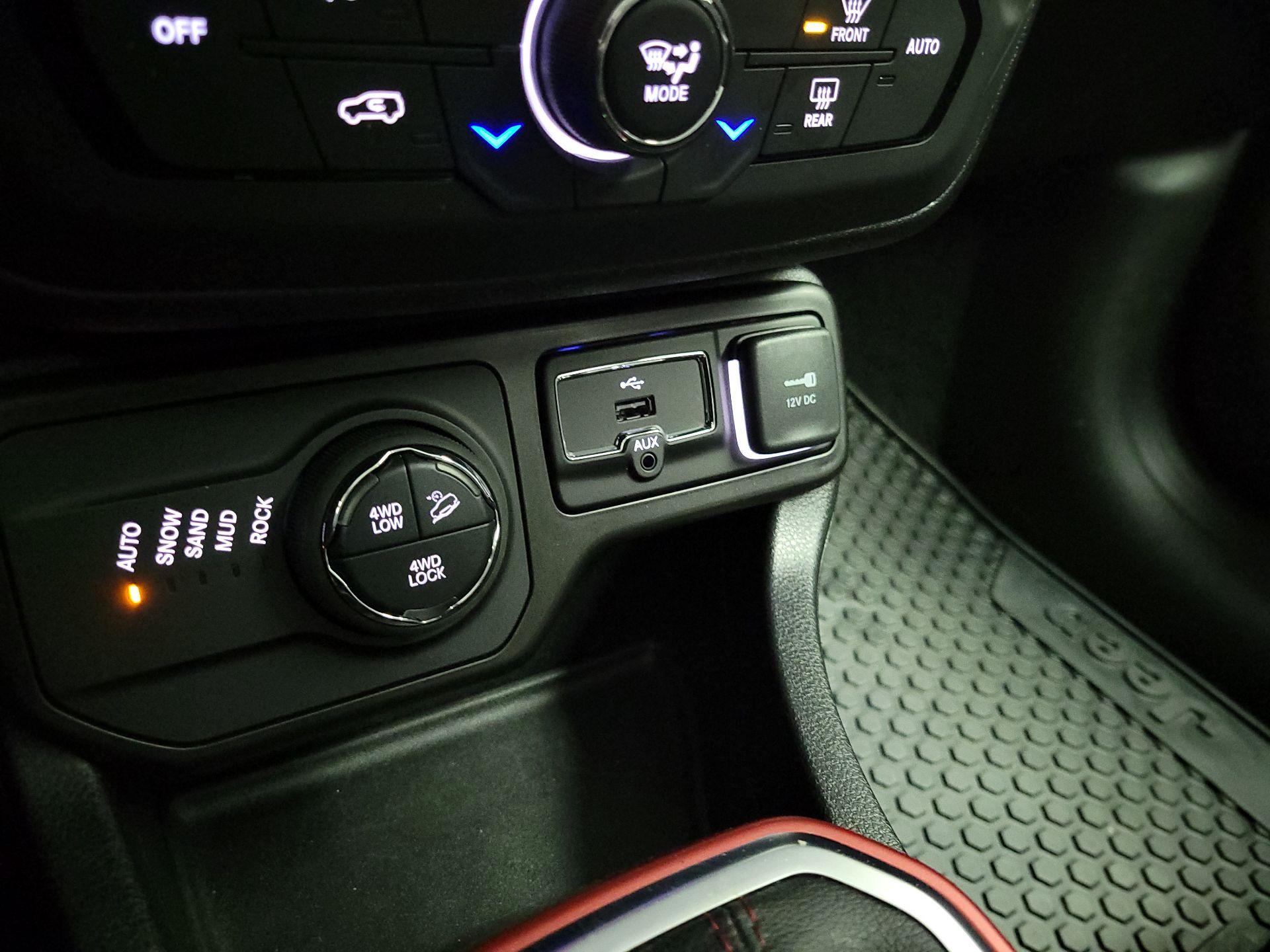 Thumbnail: 2019 Jeep Renegade - 19