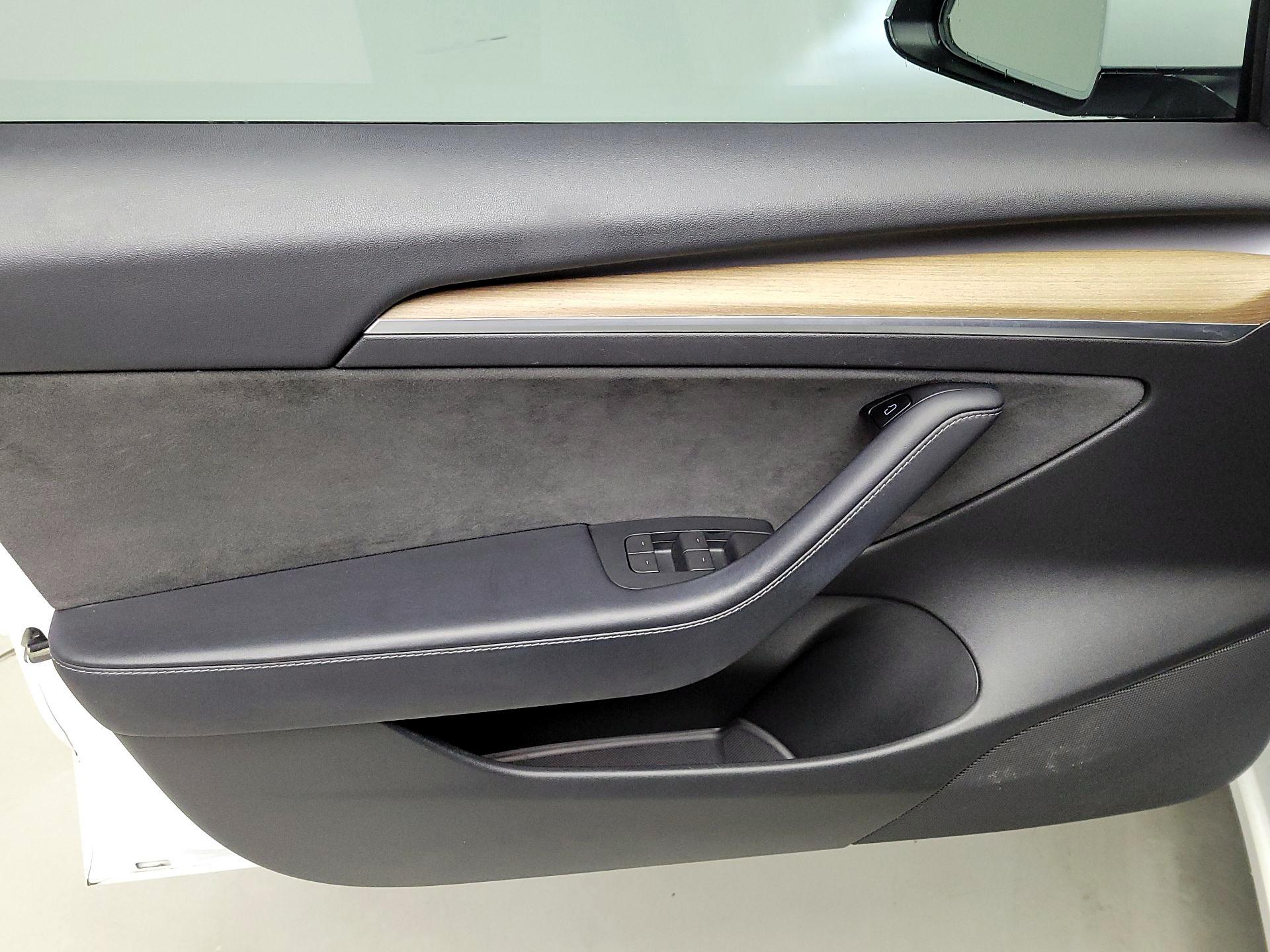 Thumbnail: 2022 Tesla Model 3 - 12