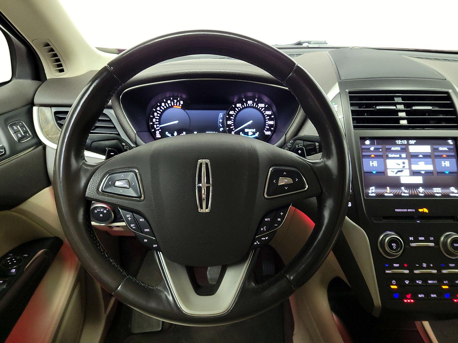 Thumbnail: 2017 Lincoln MKC - 10