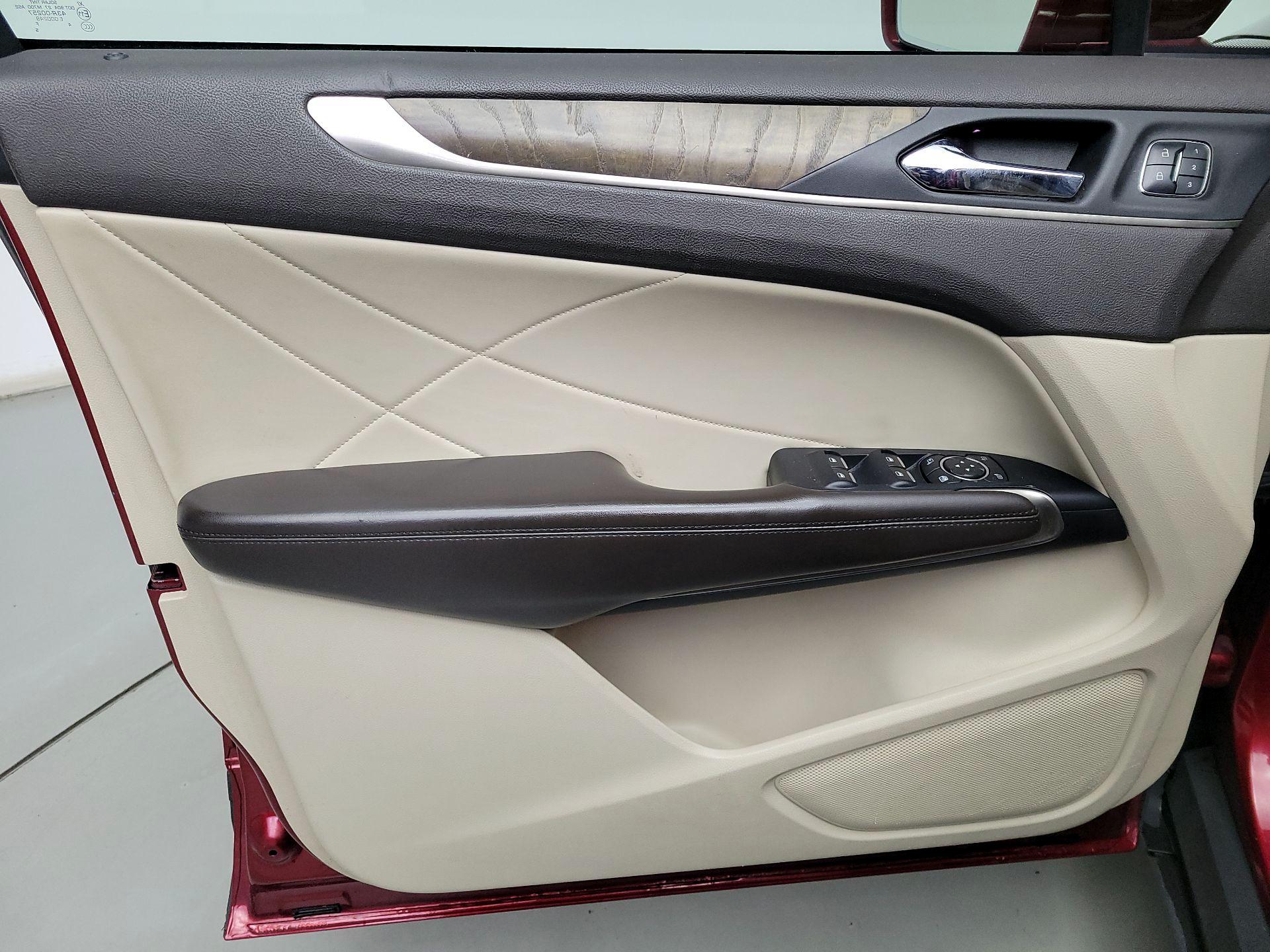Thumbnail: 2017 Lincoln MKC - 12