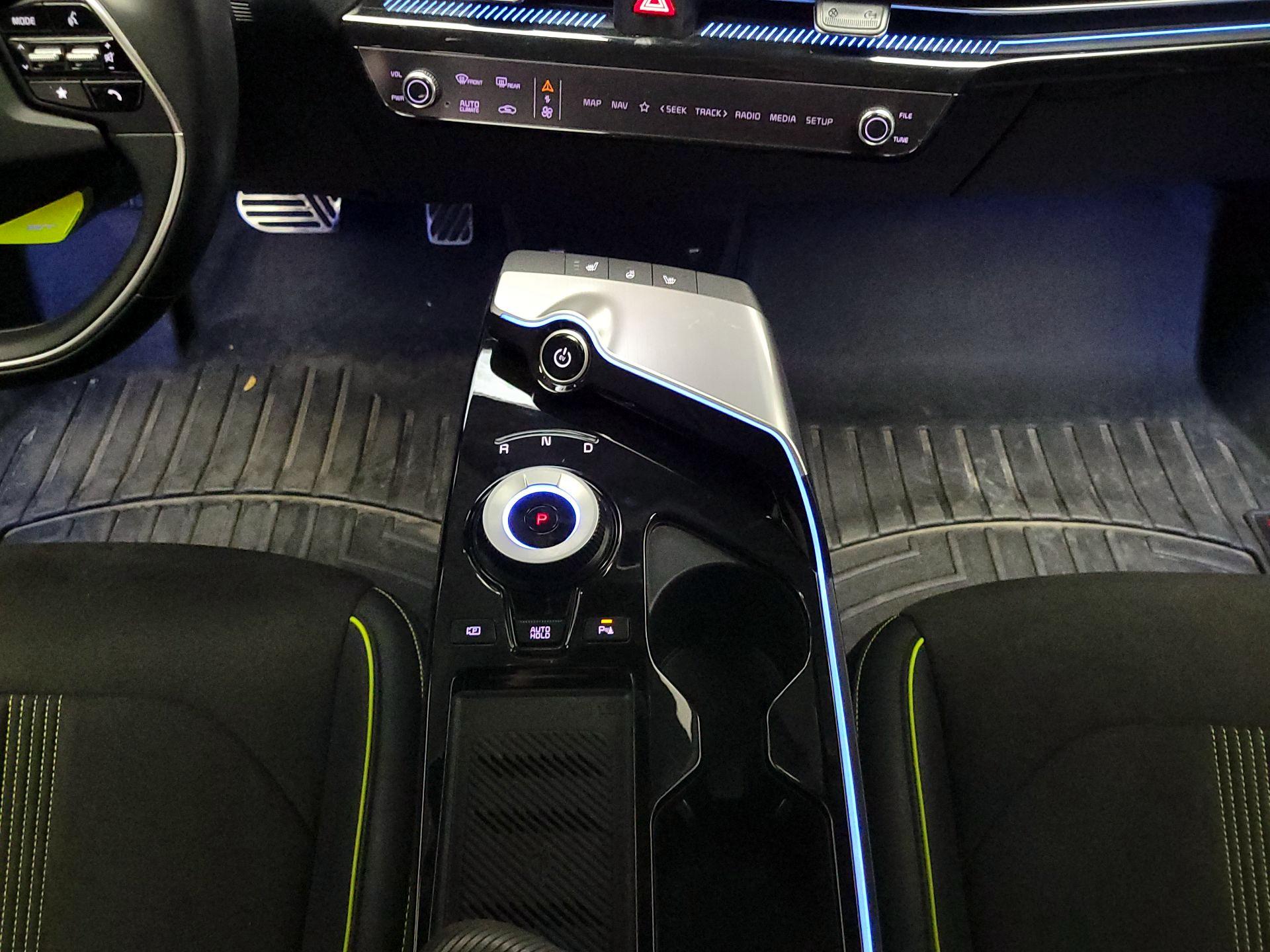 Thumbnail: 2023 Kia EV6 - 18