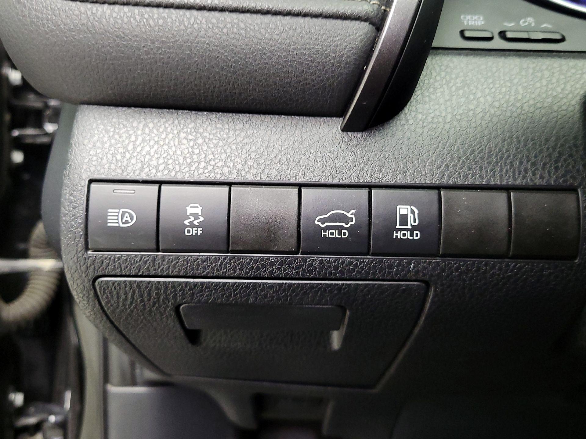 Thumbnail: 2020 Toyota Camry - 13