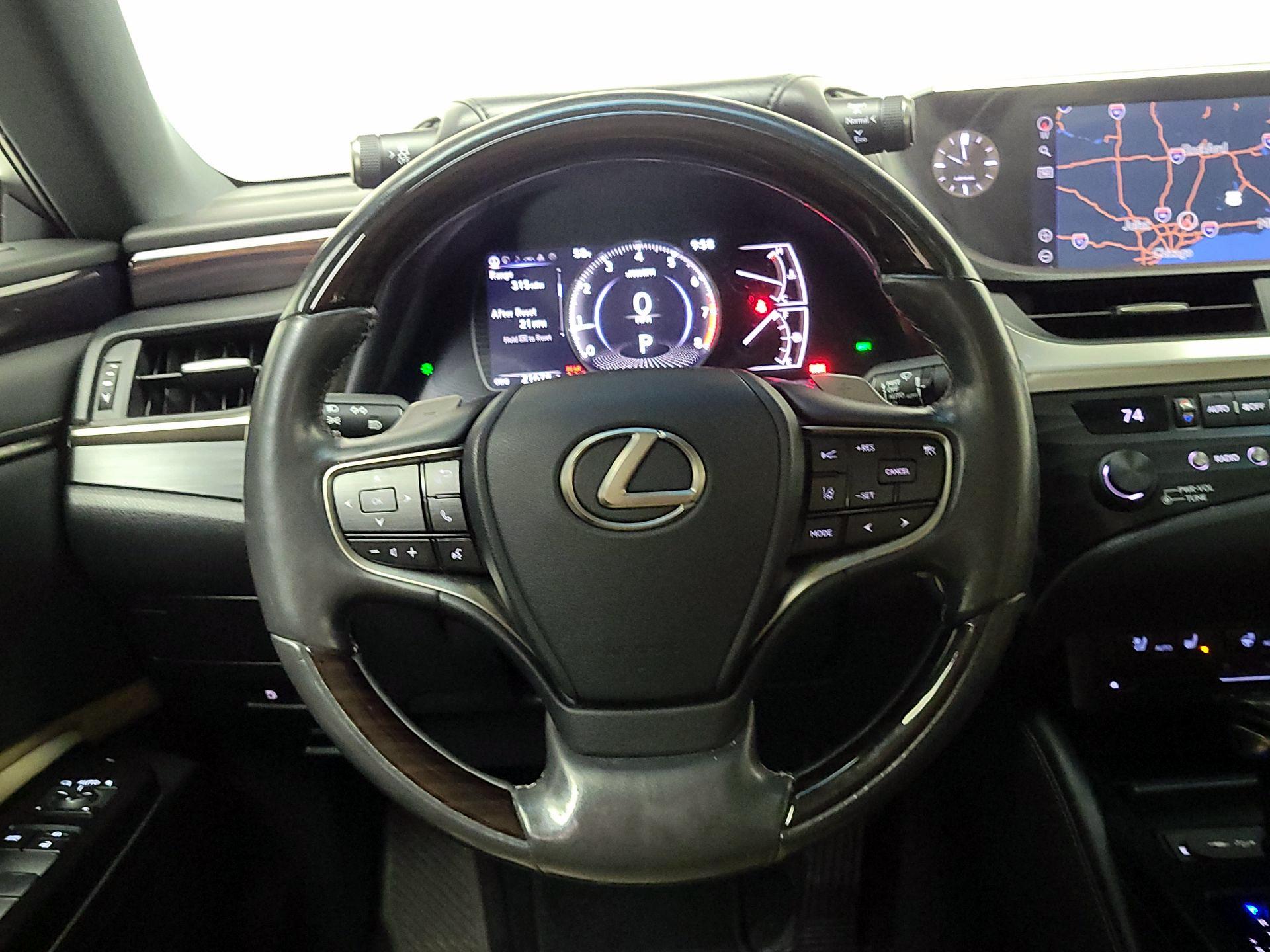 Thumbnail: 2020 Lexus ES - 10