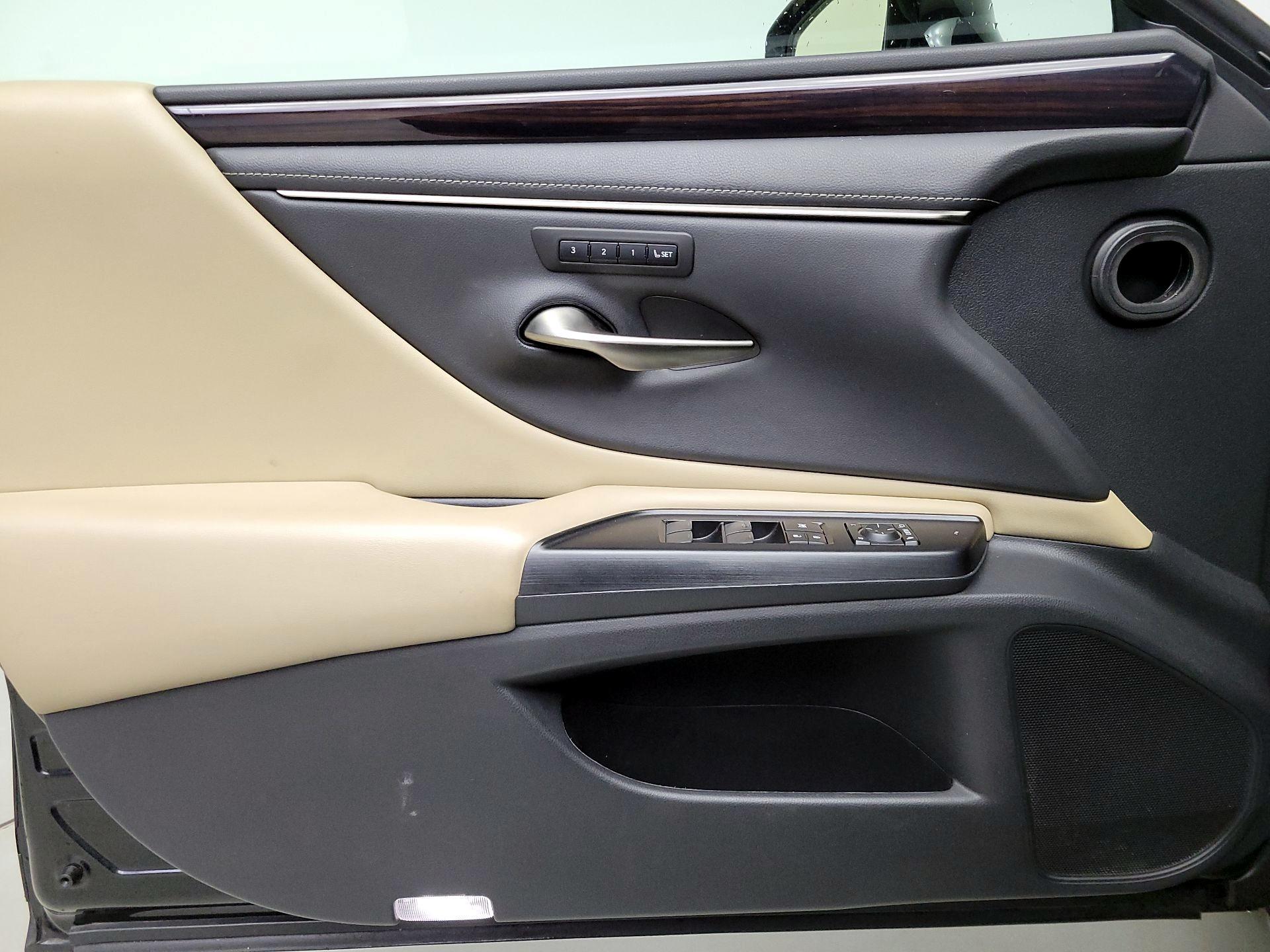 Thumbnail: 2020 Lexus ES - 12