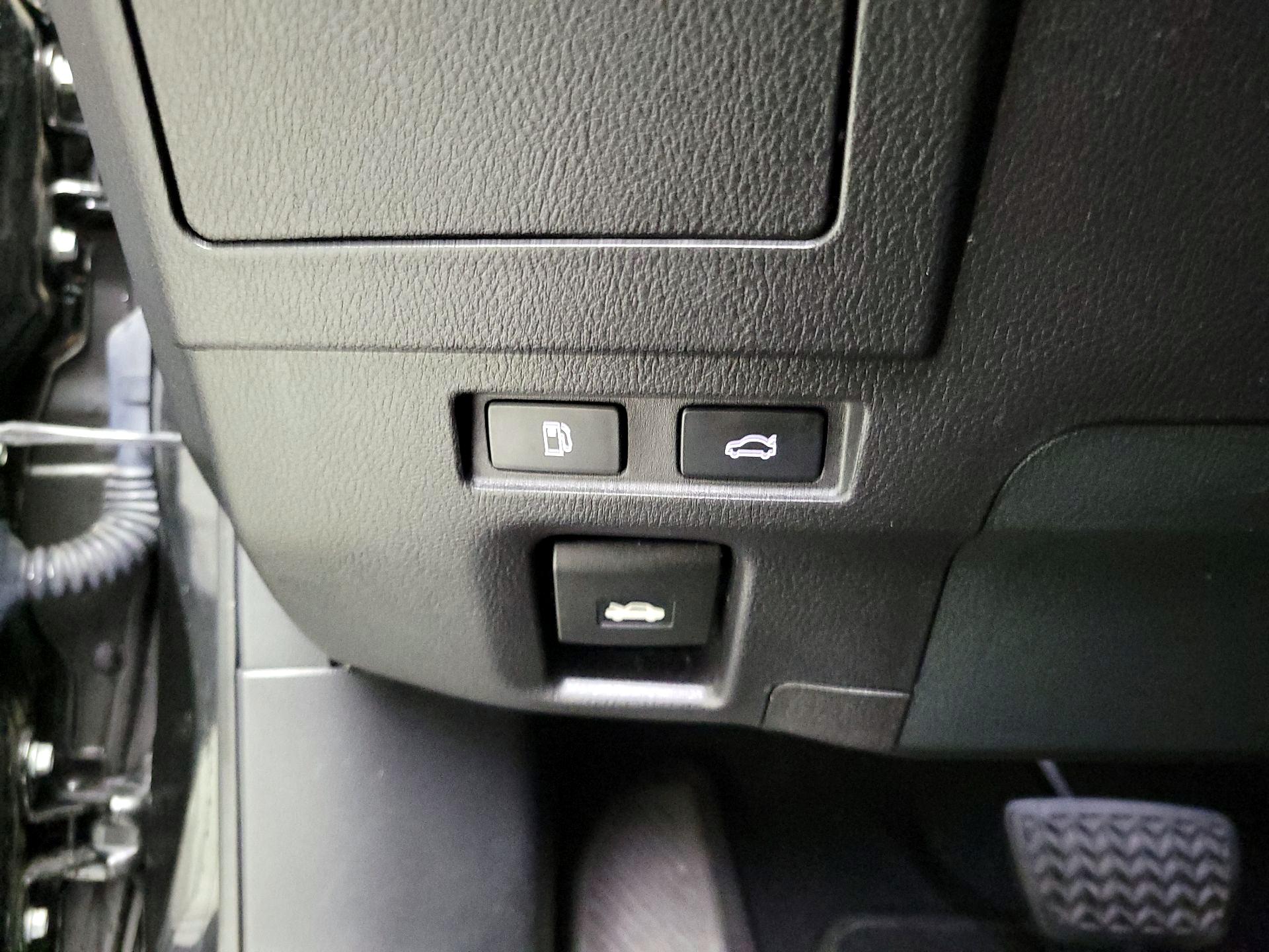 Thumbnail: 2020 Lexus ES - 13