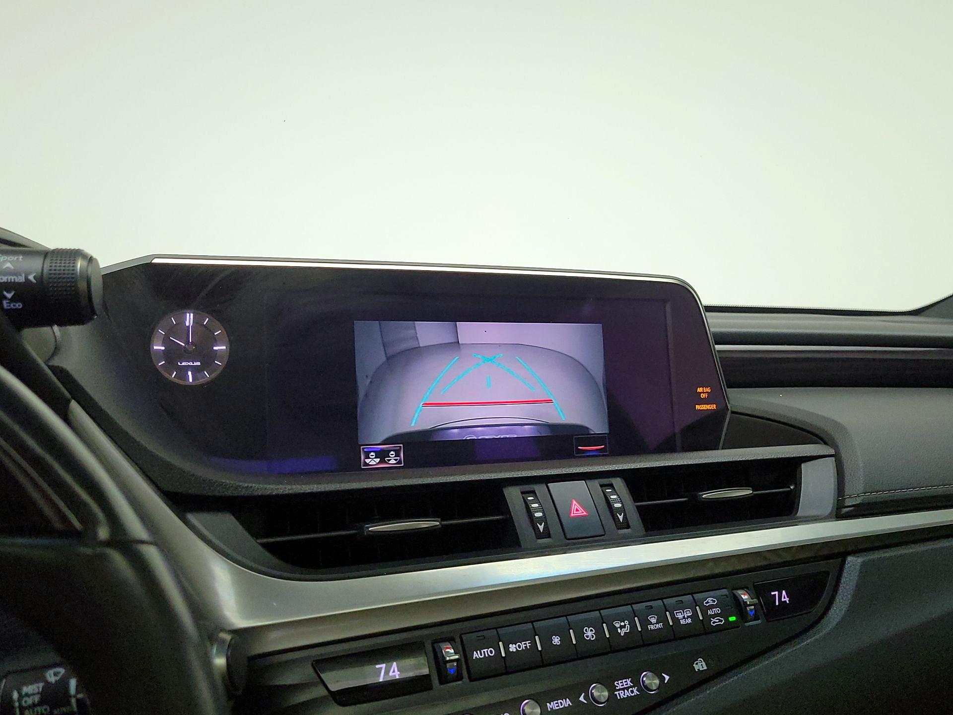 Thumbnail: 2020 Lexus ES - 15