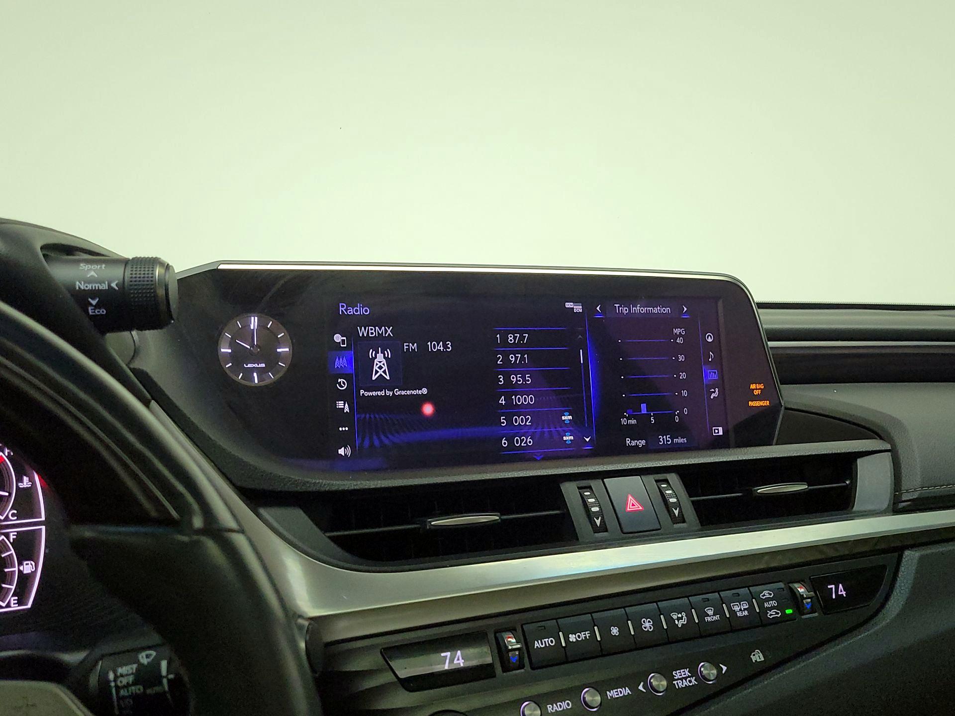 Thumbnail: 2020 Lexus ES - 16