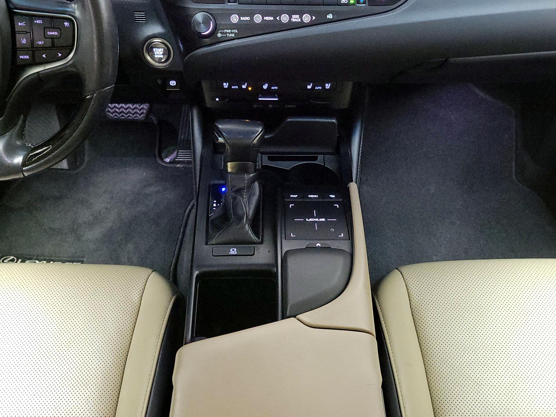 Thumbnail: 2020 Lexus ES - 18