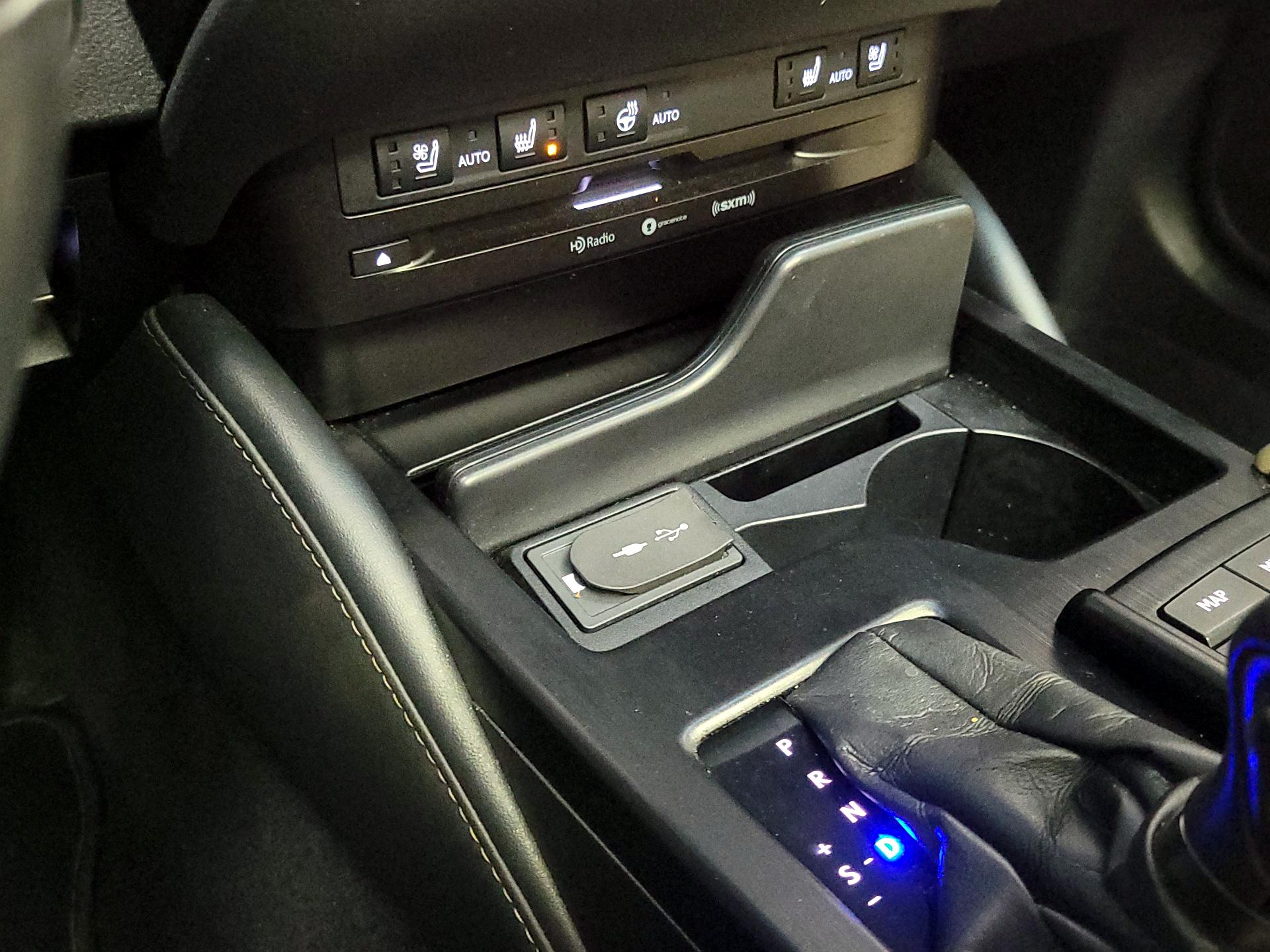 Thumbnail: 2020 Lexus ES - 19