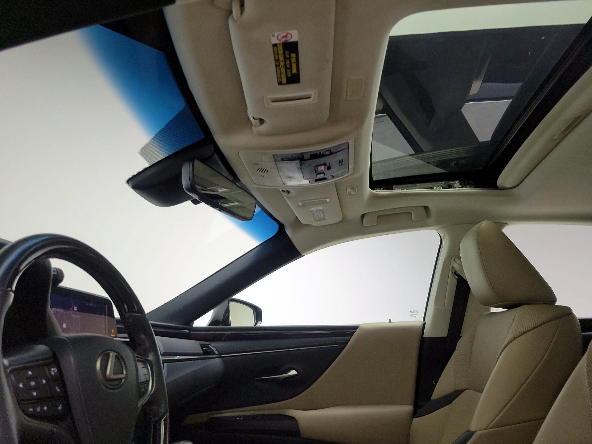 Thumbnail: 2020 Lexus ES - 20