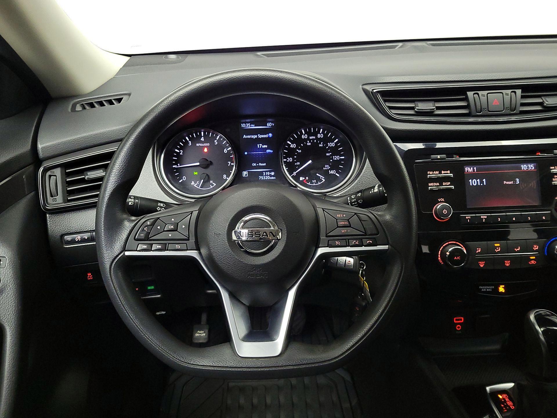 Thumbnail: 2017 Nissan Rogue - 10