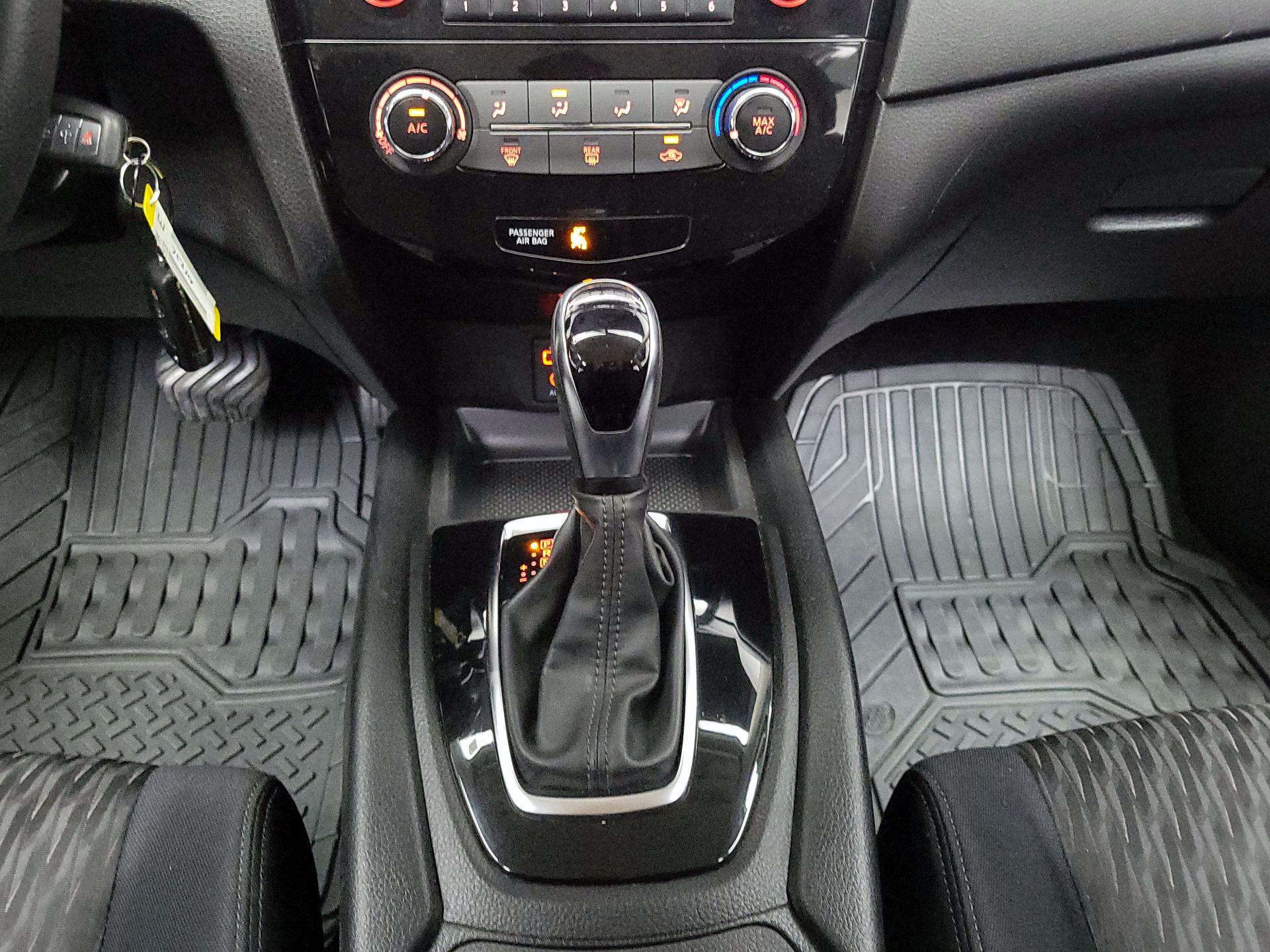 Thumbnail: 2017 Nissan Rogue - 17