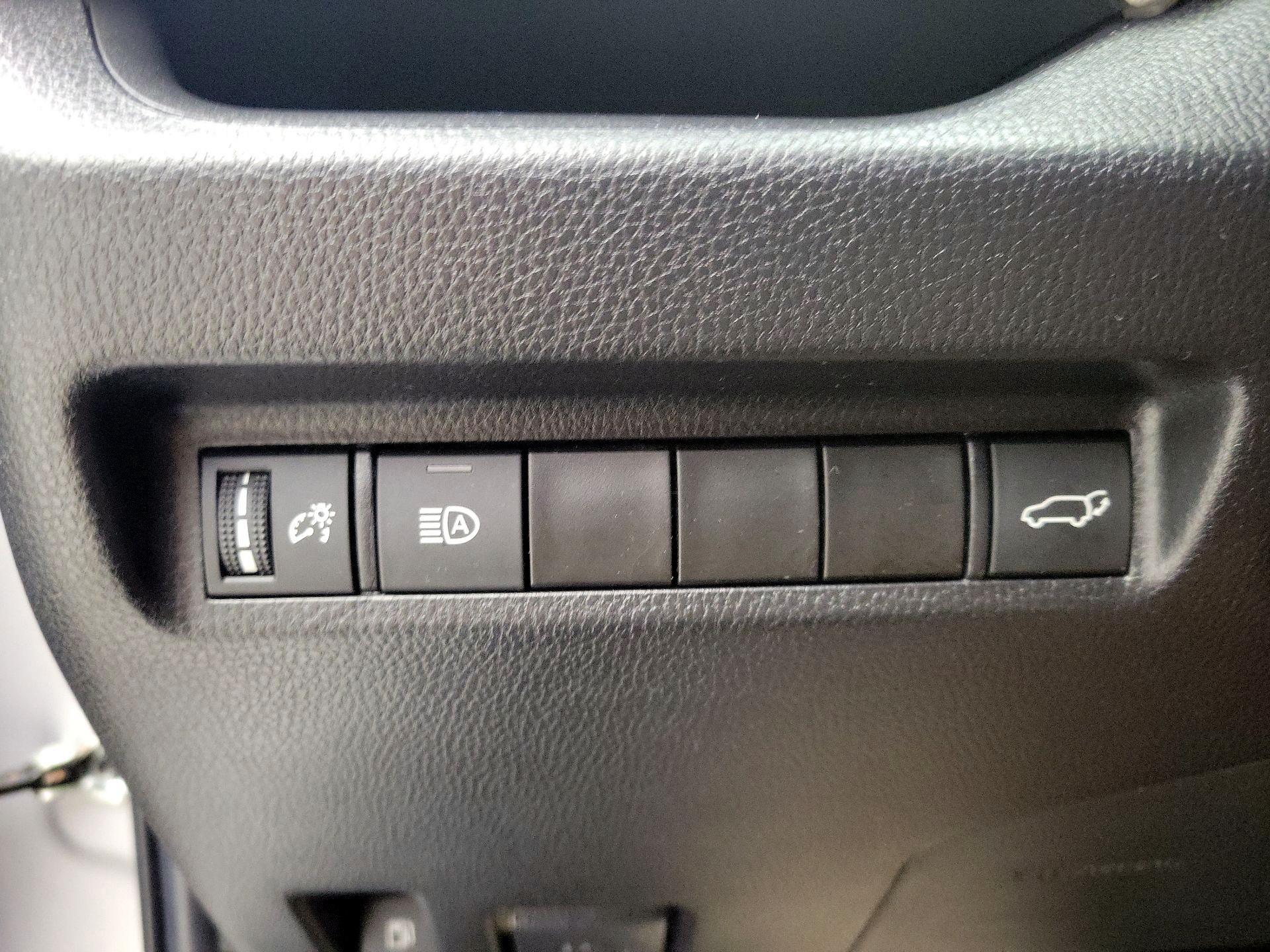 Thumbnail: 2022 Toyota RAV4 - 13