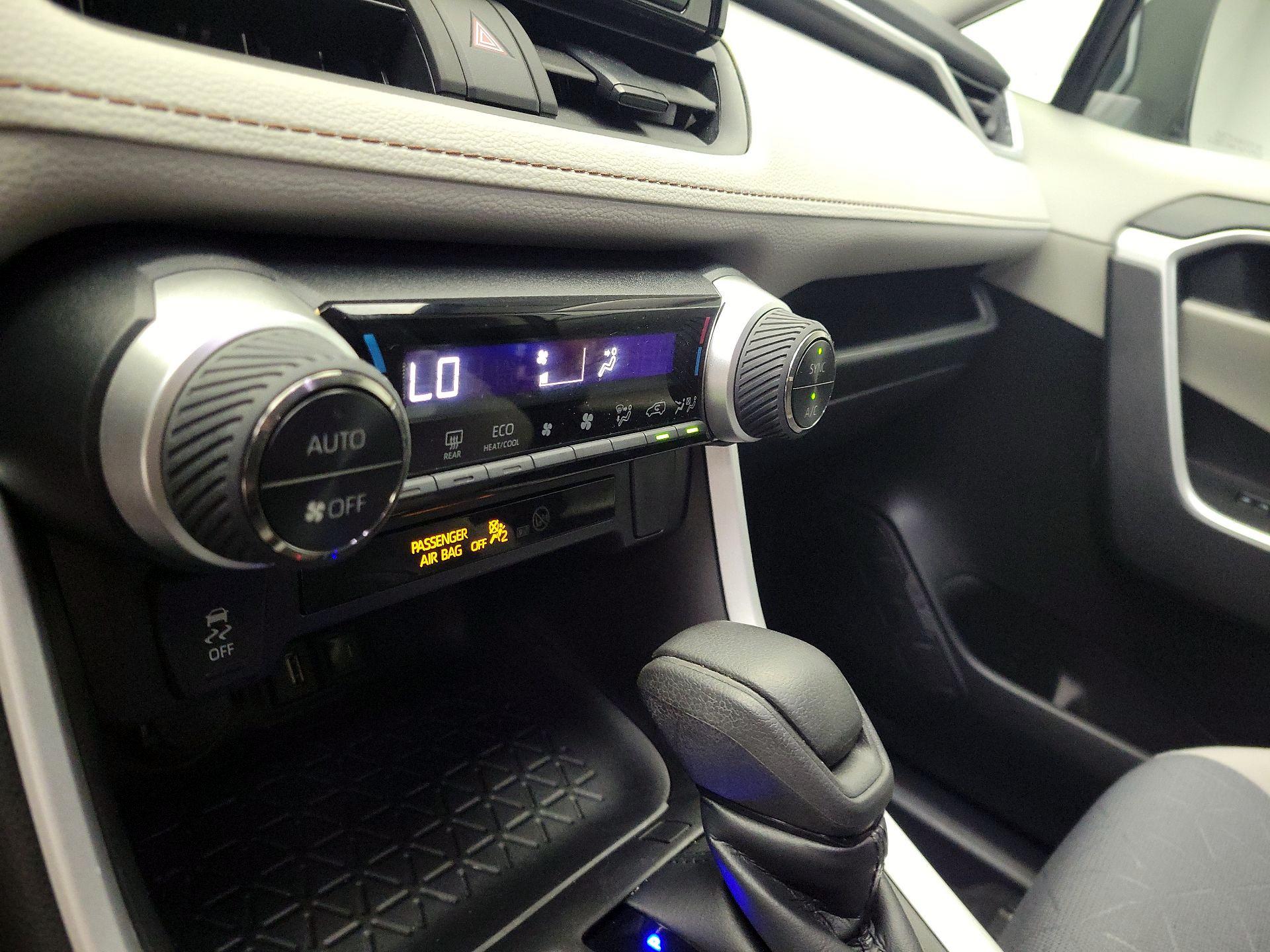 Thumbnail: 2022 Toyota RAV4 - 16