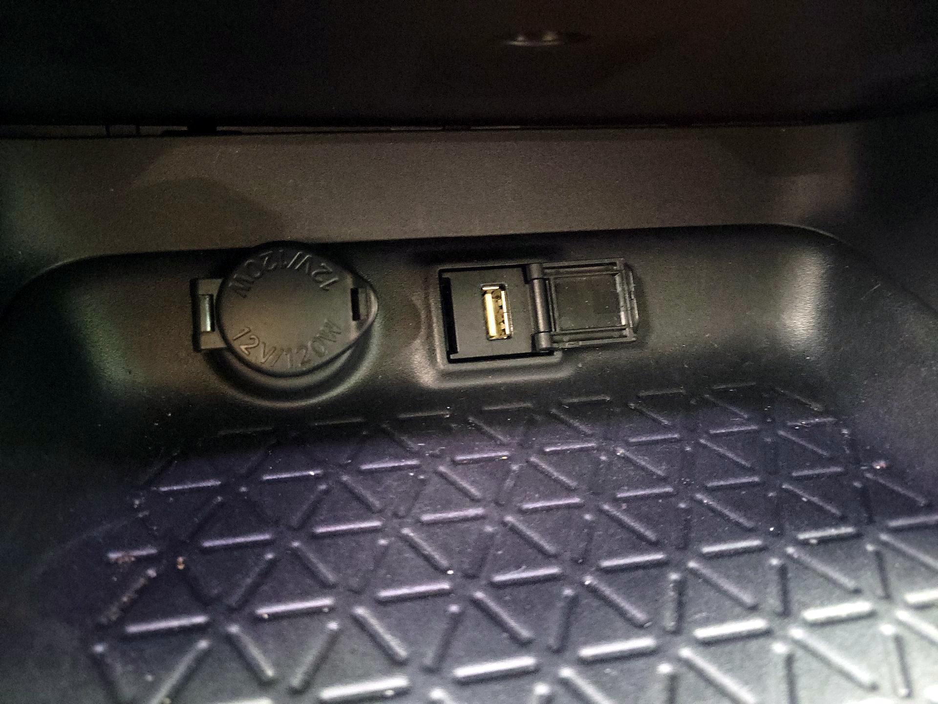 Thumbnail: 2022 Toyota RAV4 - 18