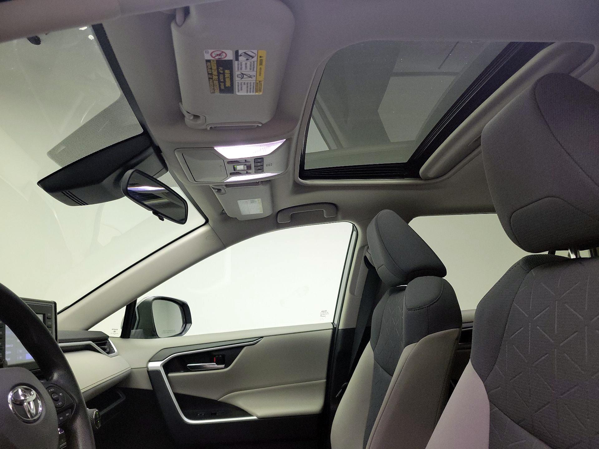 Thumbnail: 2022 Toyota RAV4 - 19