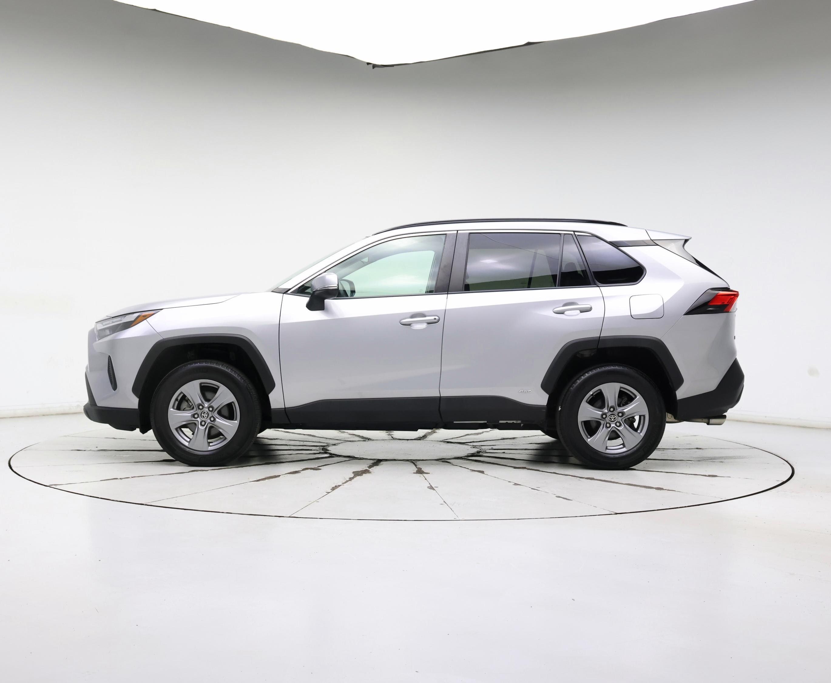 Thumbnail: 2022 Toyota RAV4 - 3