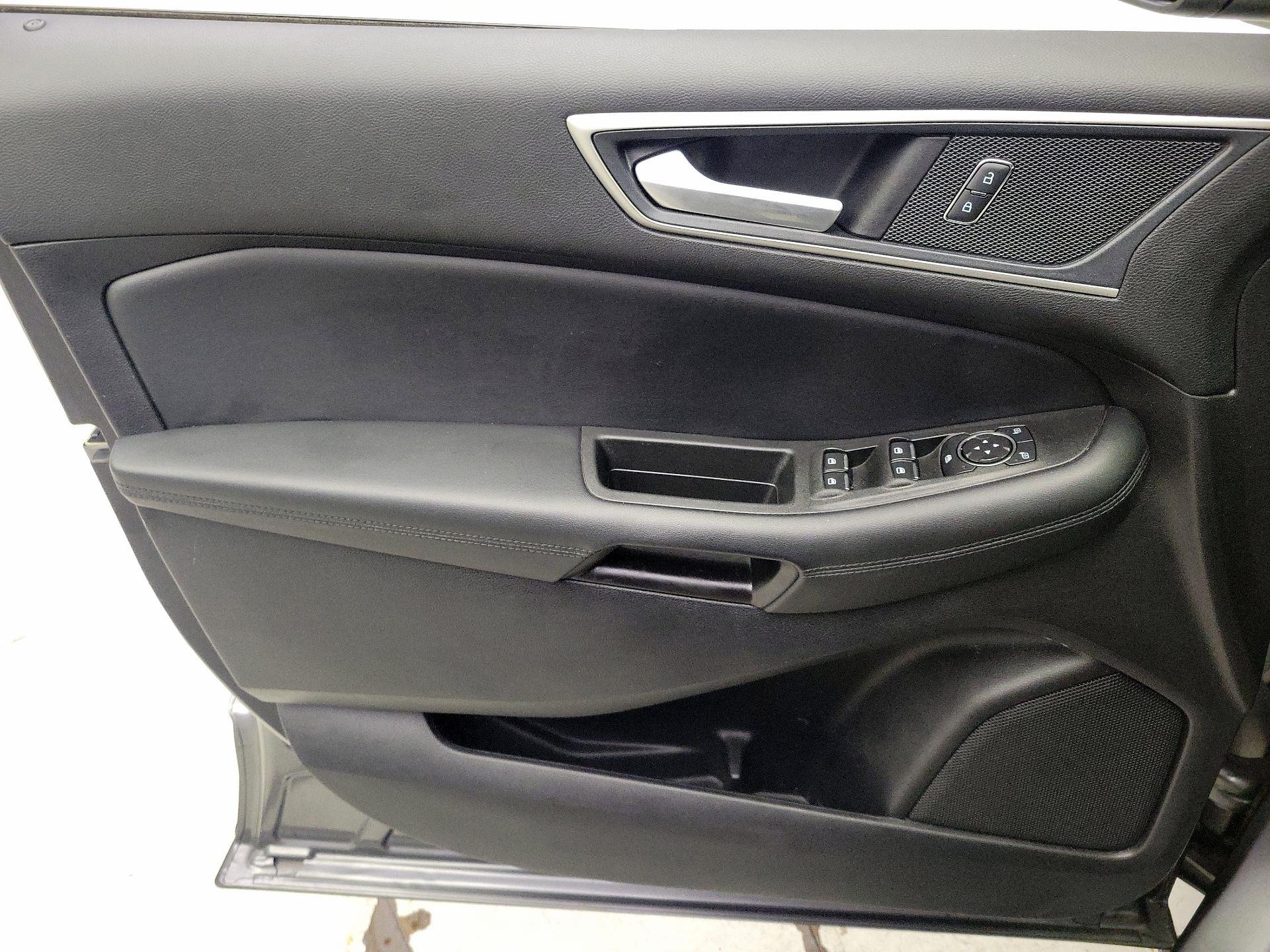 Thumbnail: 2021 Ford Edge - 12