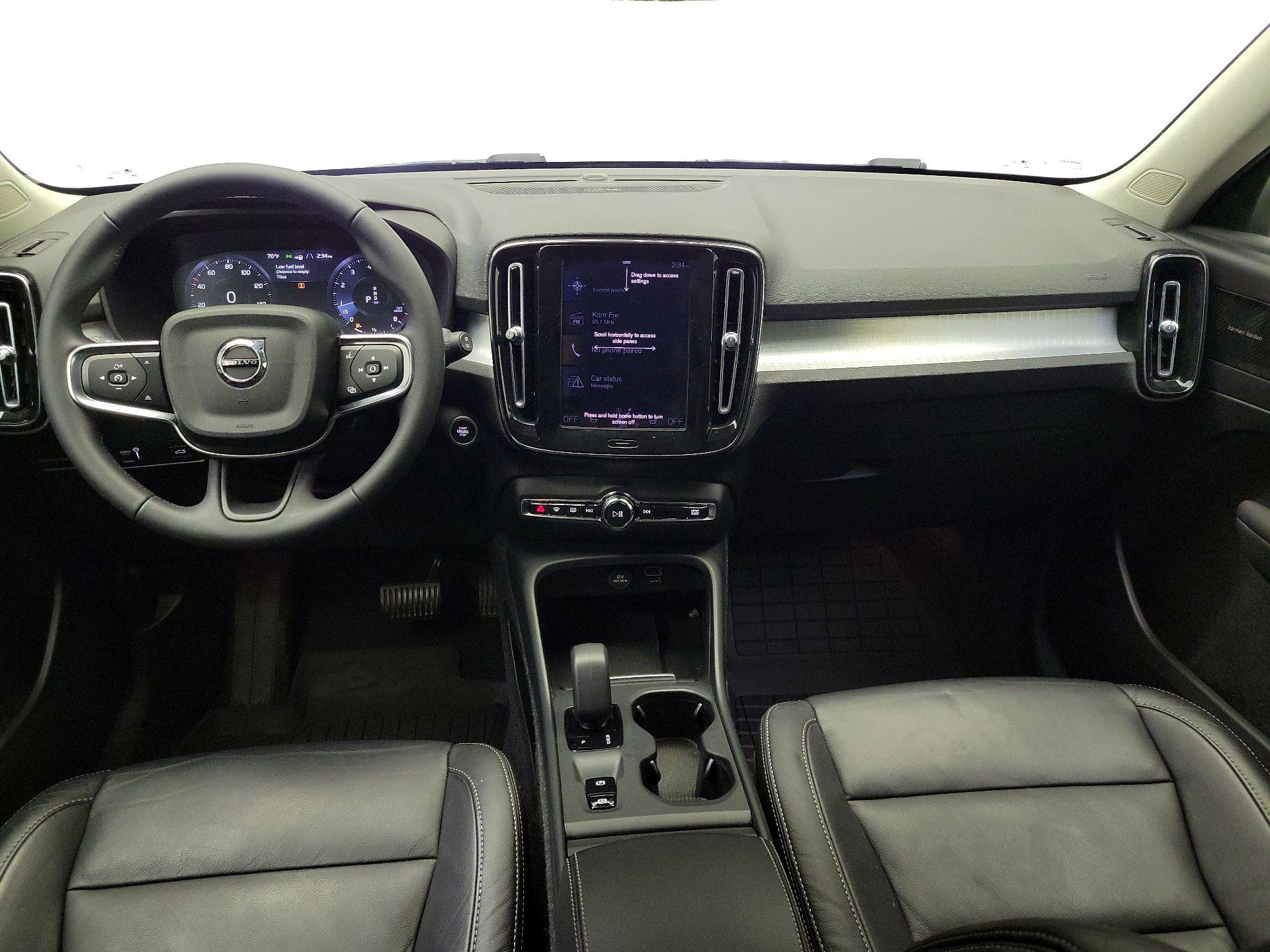 Thumbnail: 2022 Volvo XC40 - 9