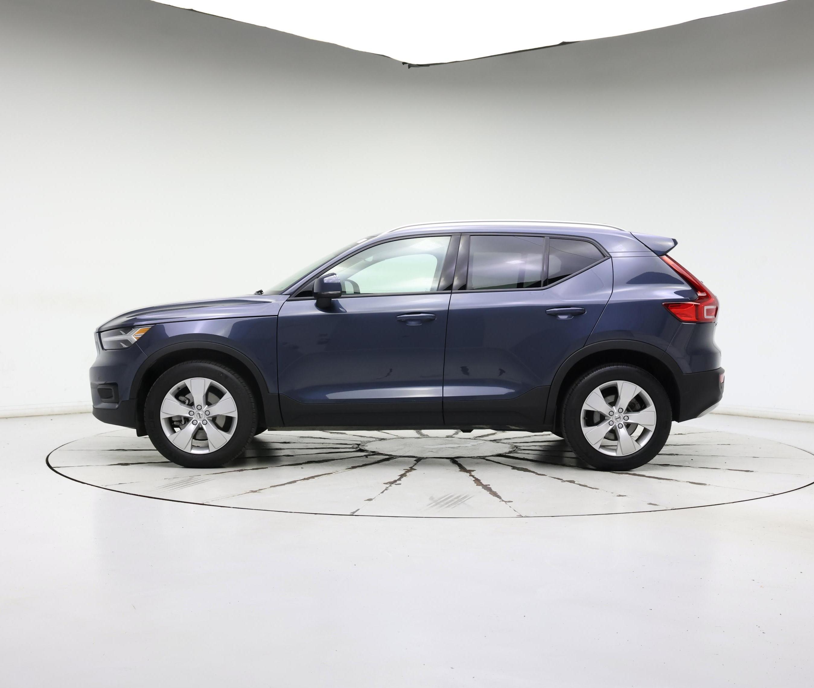 Thumbnail: 2022 Volvo XC40 - 3