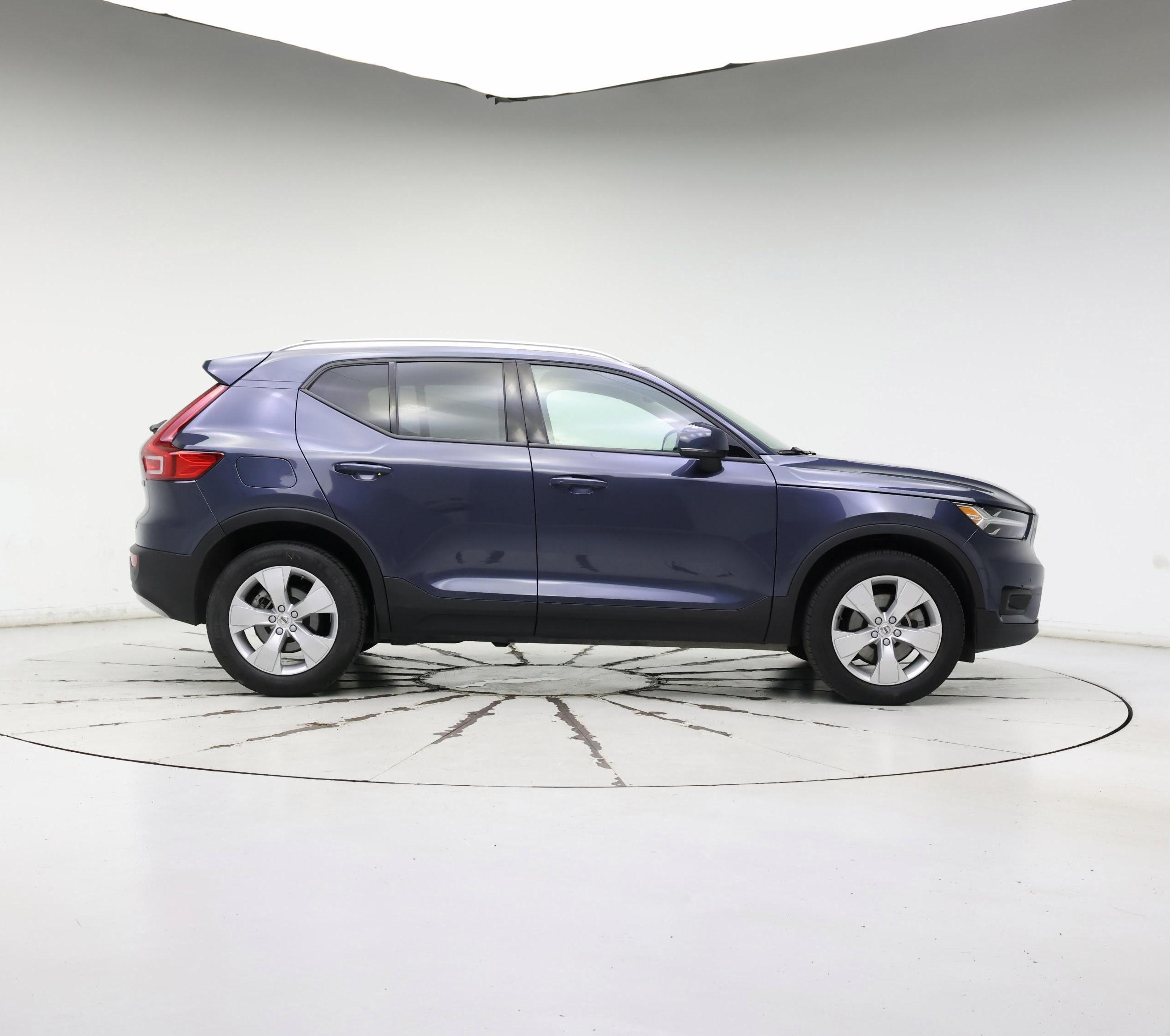 Thumbnail: 2022 Volvo XC40 - 7