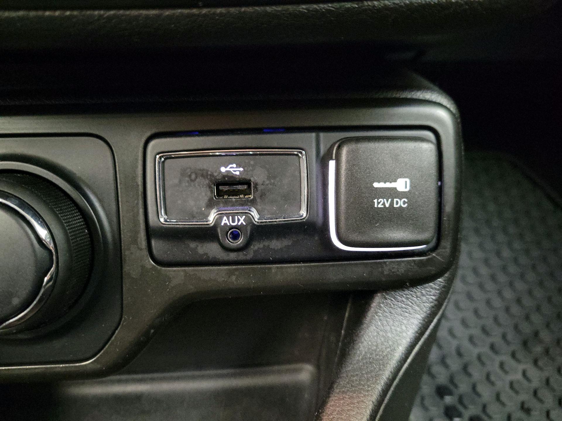 Thumbnail: 2023 Jeep Renegade - 19