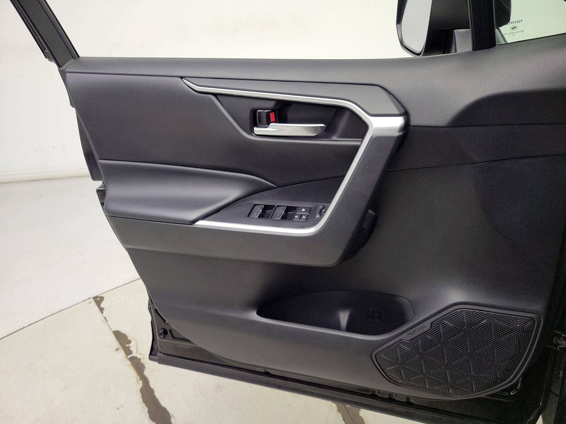 Thumbnail: 2022 Toyota RAV4 - 12