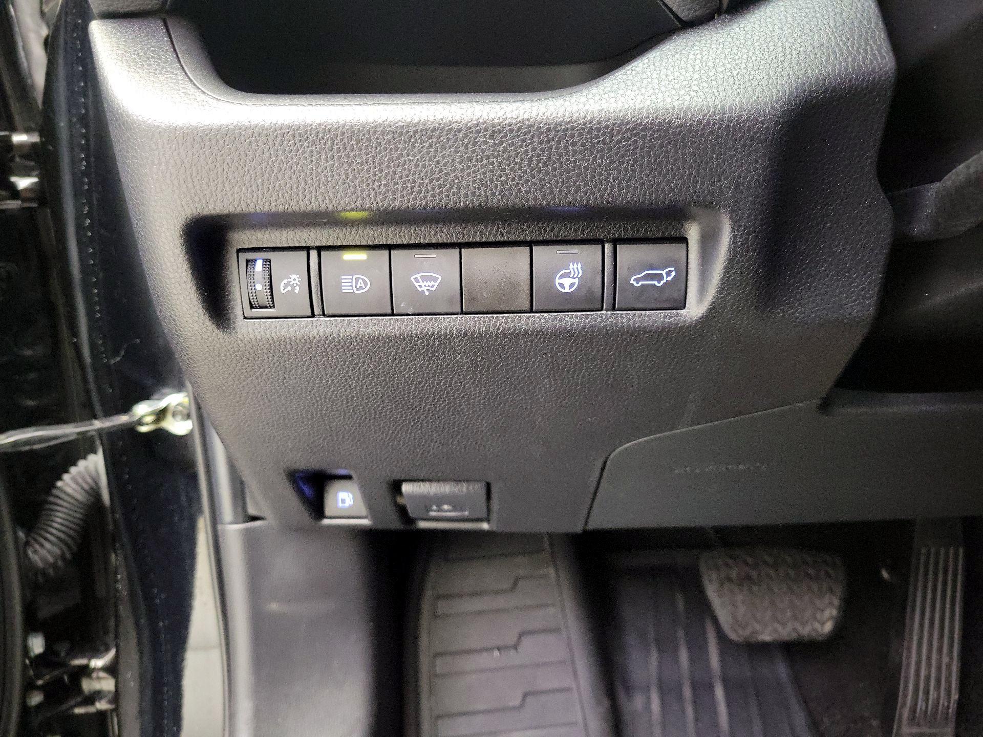 Thumbnail: 2022 Toyota RAV4 - 13