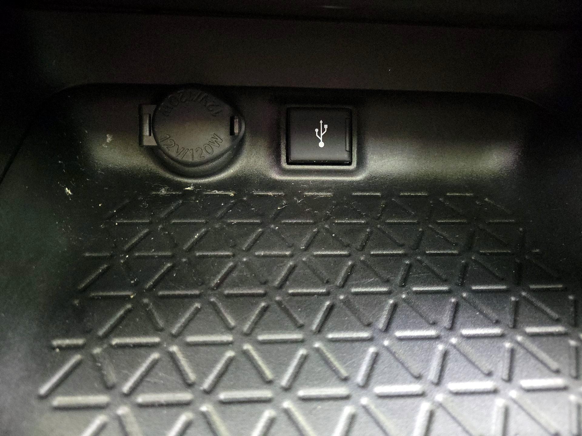 Thumbnail: 2022 Toyota RAV4 - 18