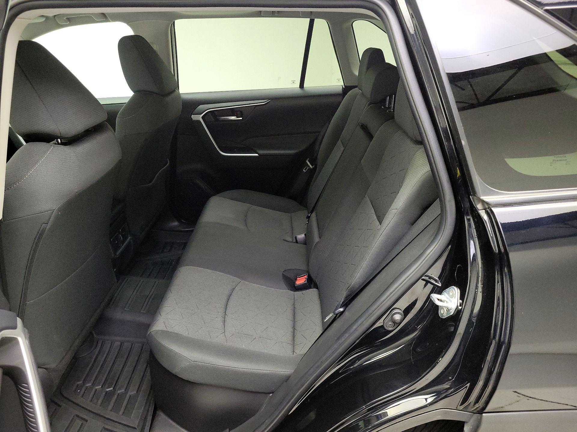 Thumbnail: 2022 Toyota RAV4 - 20