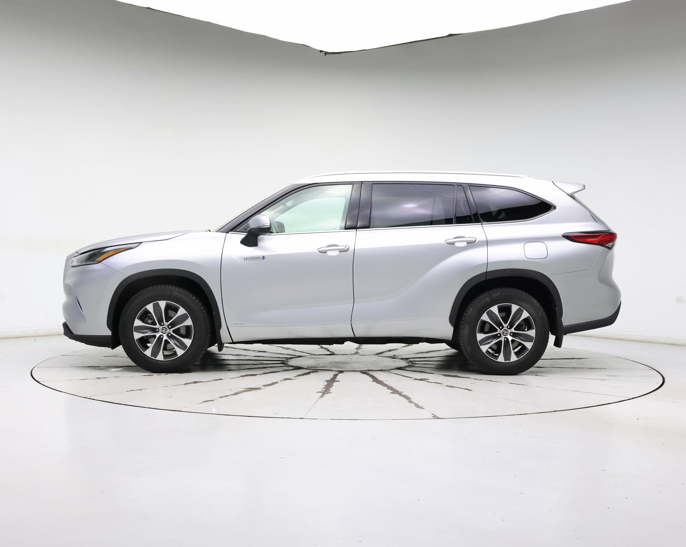 Thumbnail: 2021 Toyota Highlander - 3