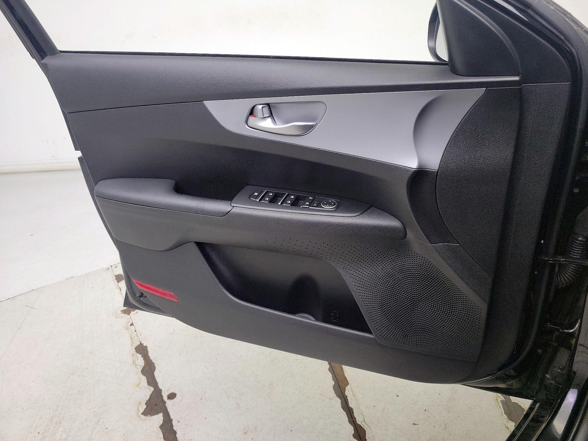 Thumbnail: 2023 Kia Forte - 12