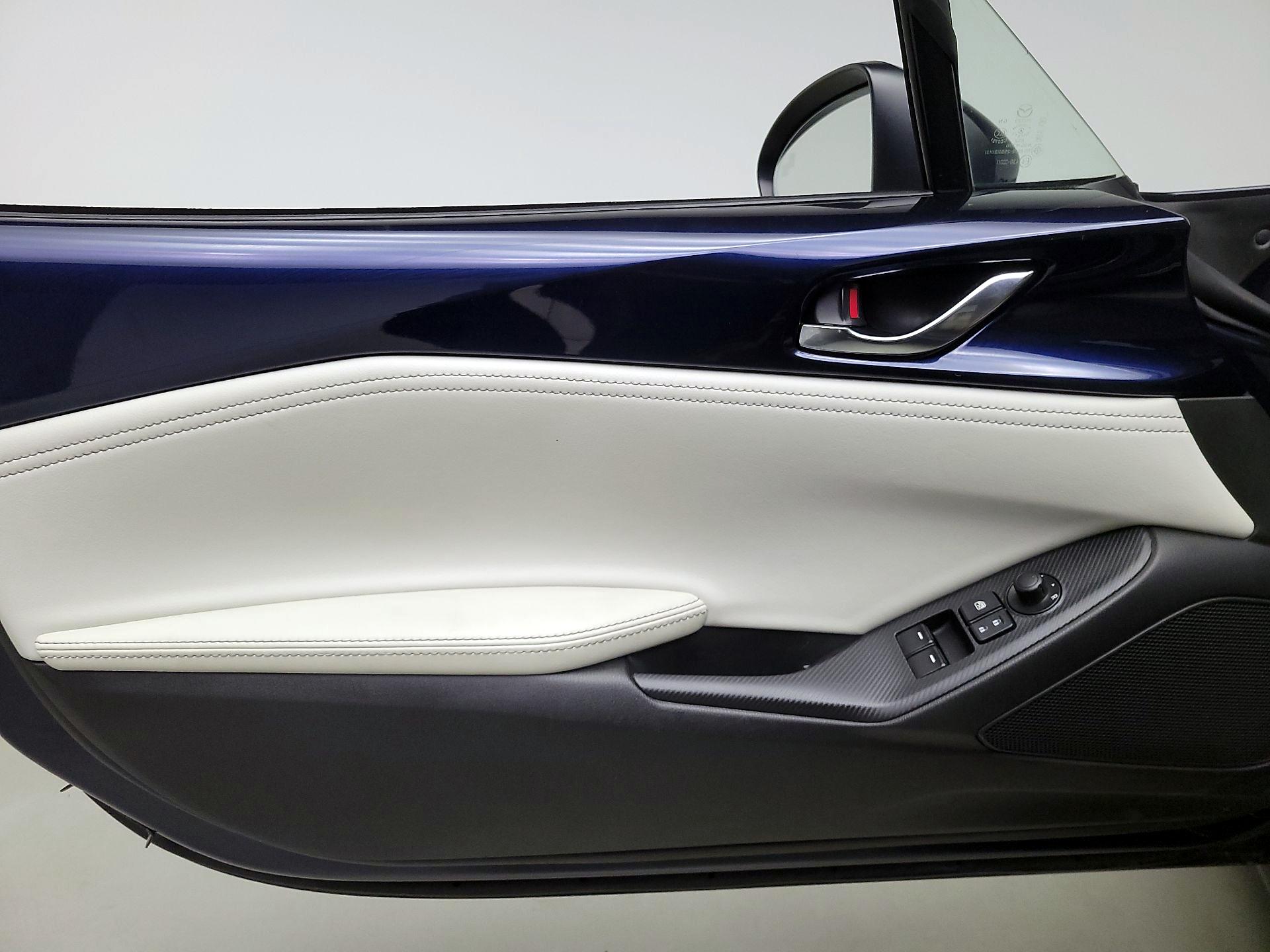 Thumbnail: 2021 Mazda MX-5 Miata - 12
