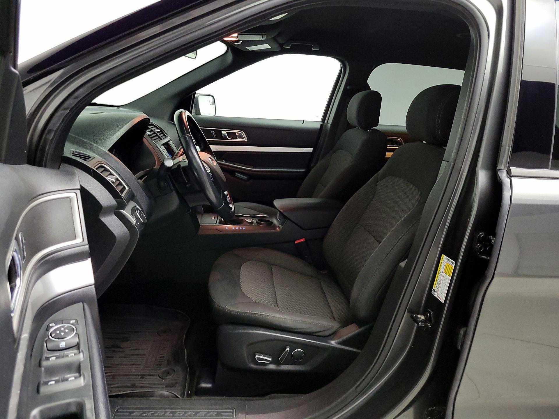 Thumbnail: 2017 Ford Explorer - 11