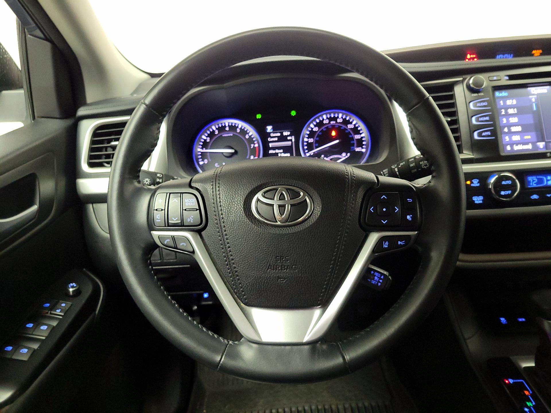 Thumbnail: 2018 Toyota Highlander - 10