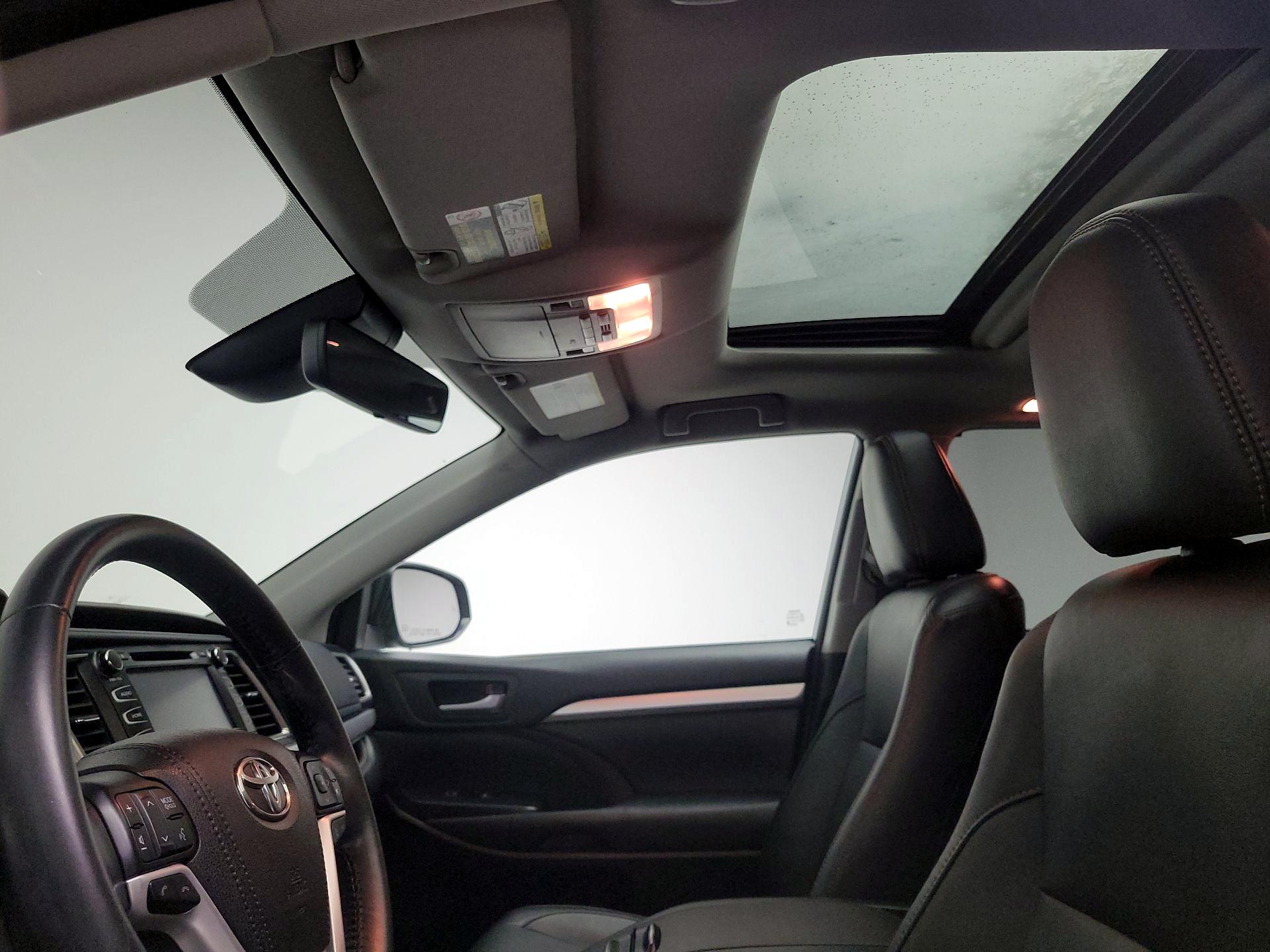 Thumbnail: 2018 Toyota Highlander - 20